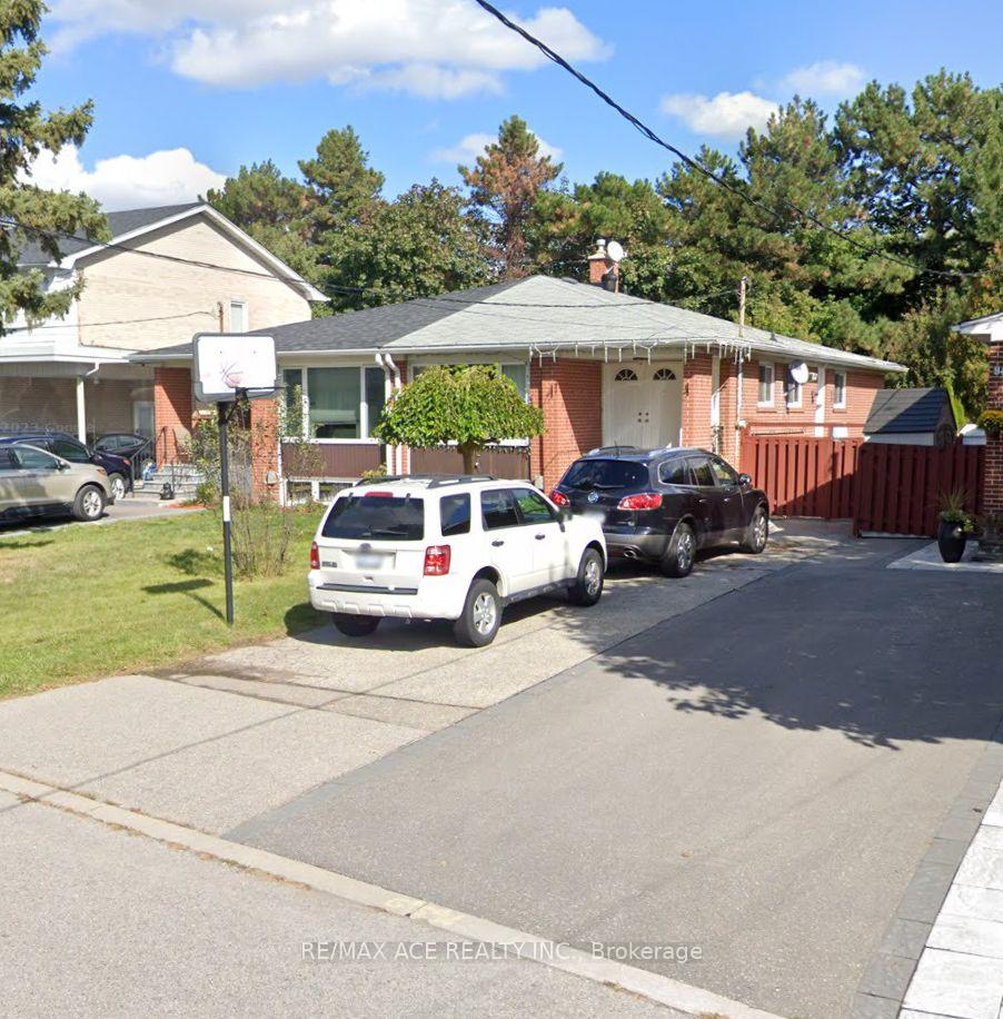 Photo 1 of 92 Baltray Crescent, North York, Parkwoods-Donalda — HOMEH