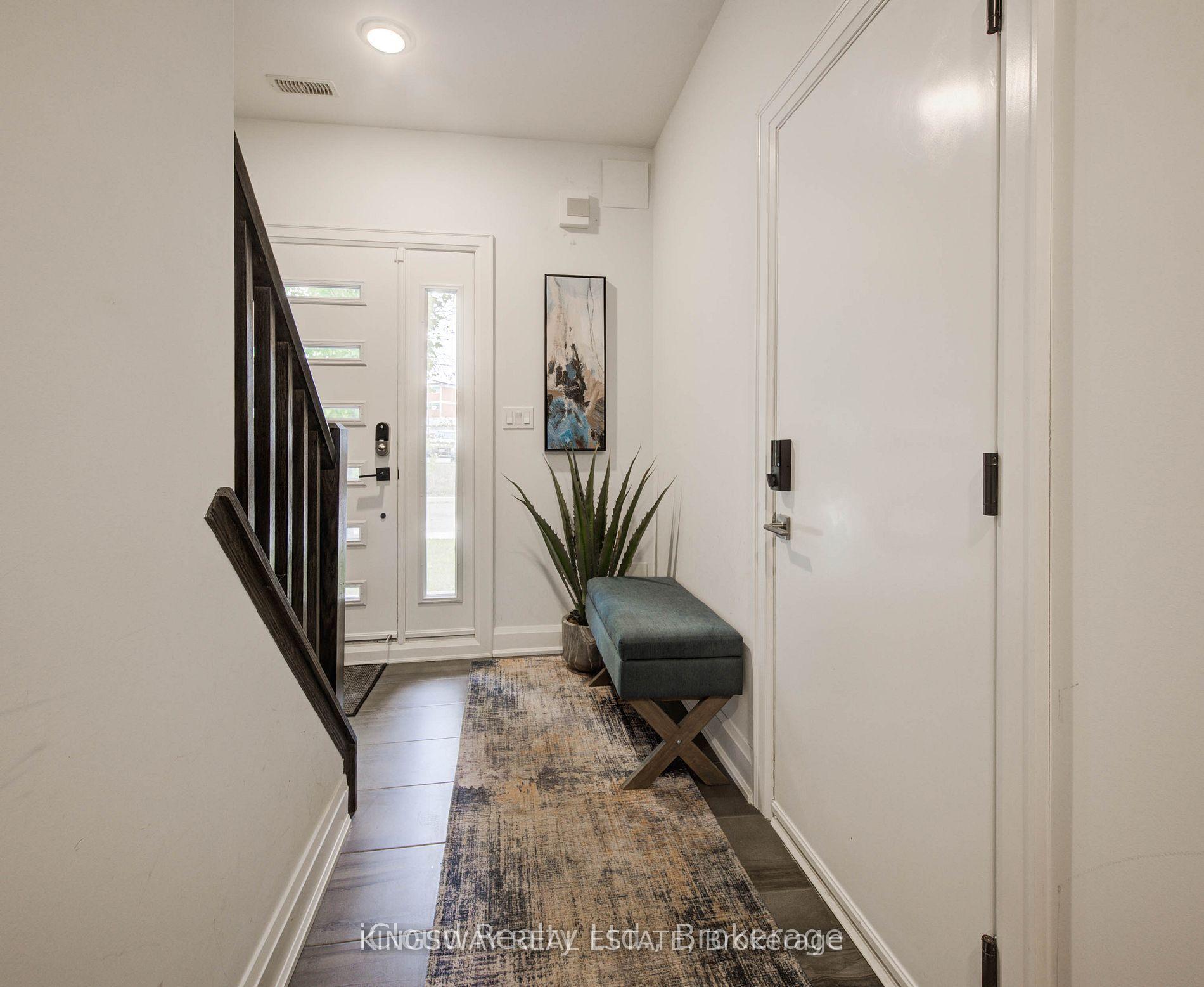 Photo 5 of 33 Jarvis Street, Brantford, Holmedale — HOMEH