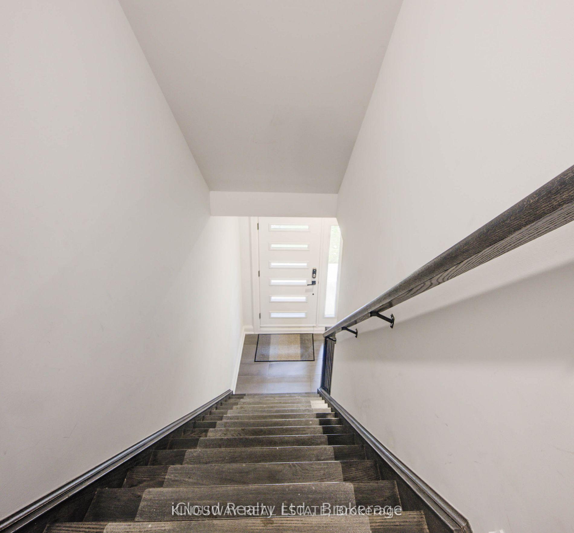 Photo 9 of 33 Jarvis Street, Brantford, Holmedale — HOMEH
