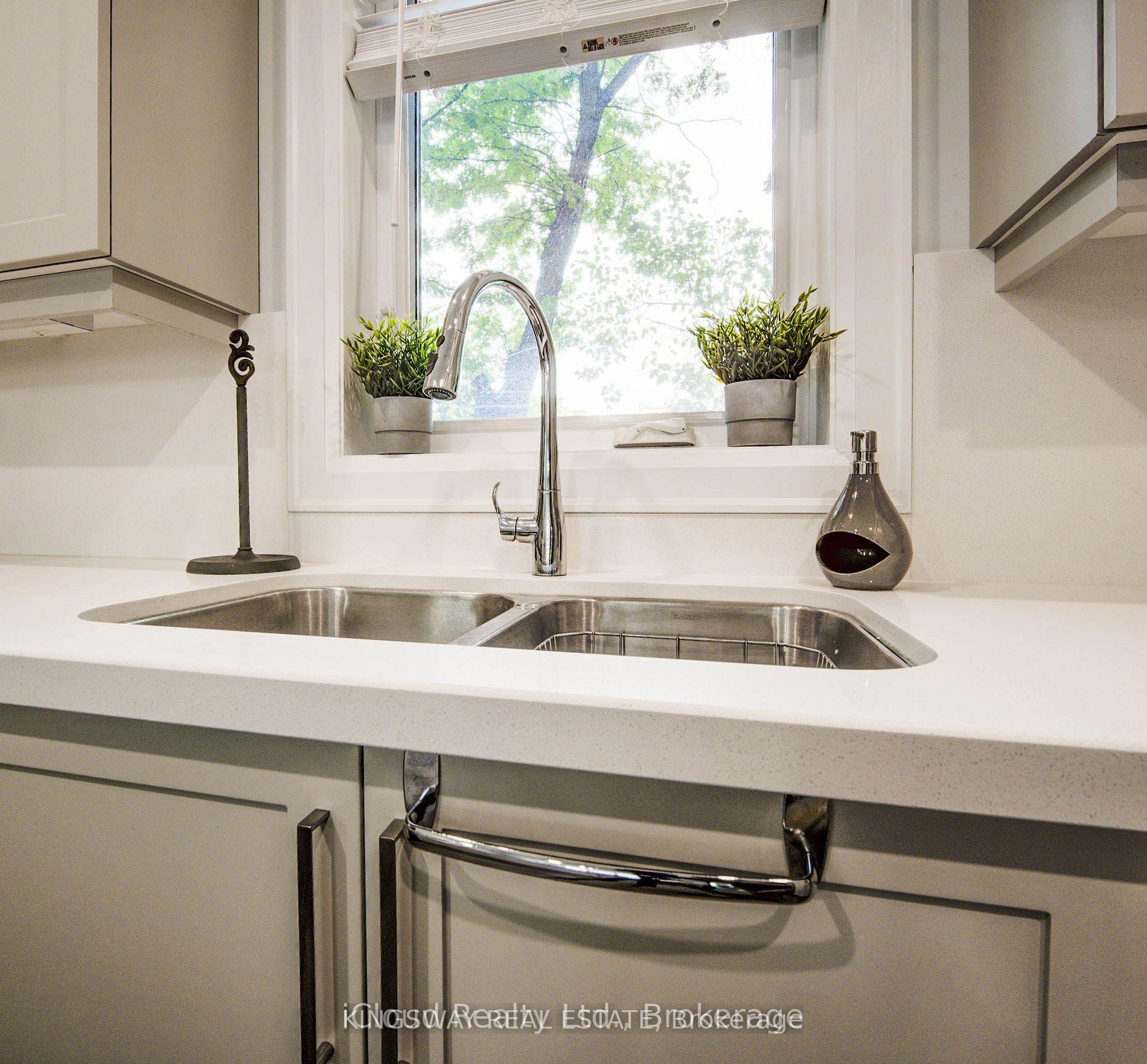 Photo 22 of 33 Jarvis Street, Brantford, Holmedale — HOMEH