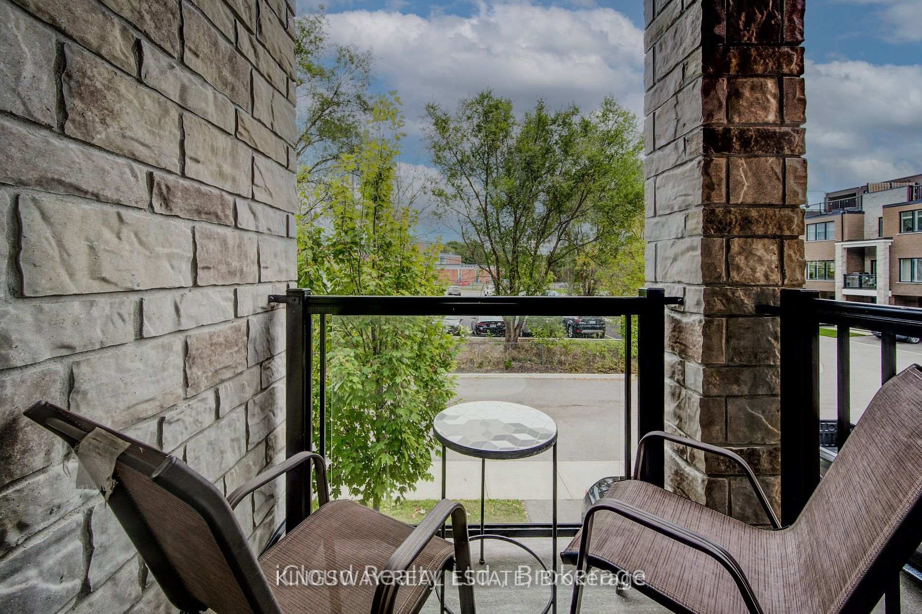 Photo 25 of 33 Jarvis Street, Brantford, Holmedale — HOMEH