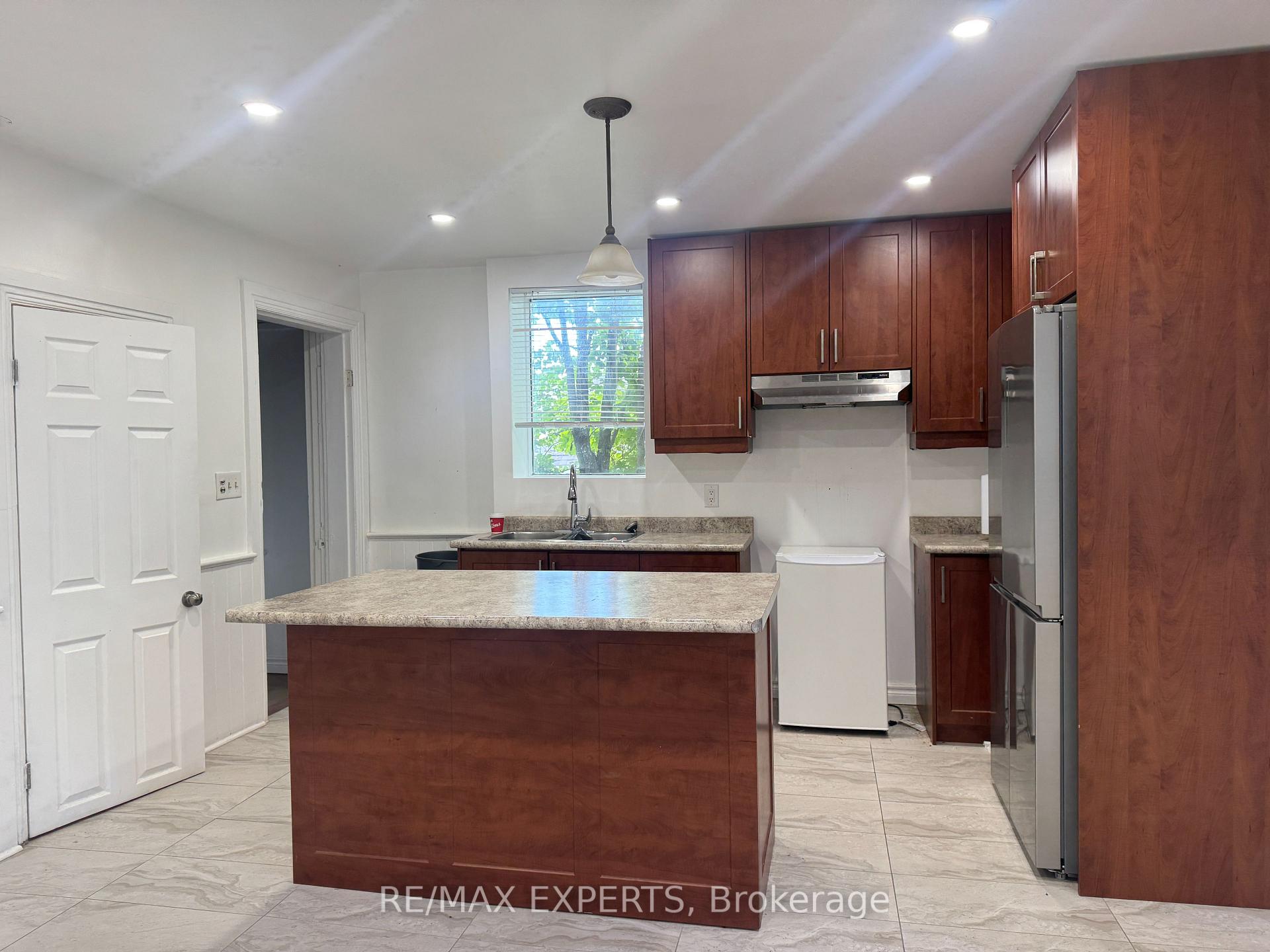 Photo 2 of 418 Dominion Avenue, Midland — HOMEH
