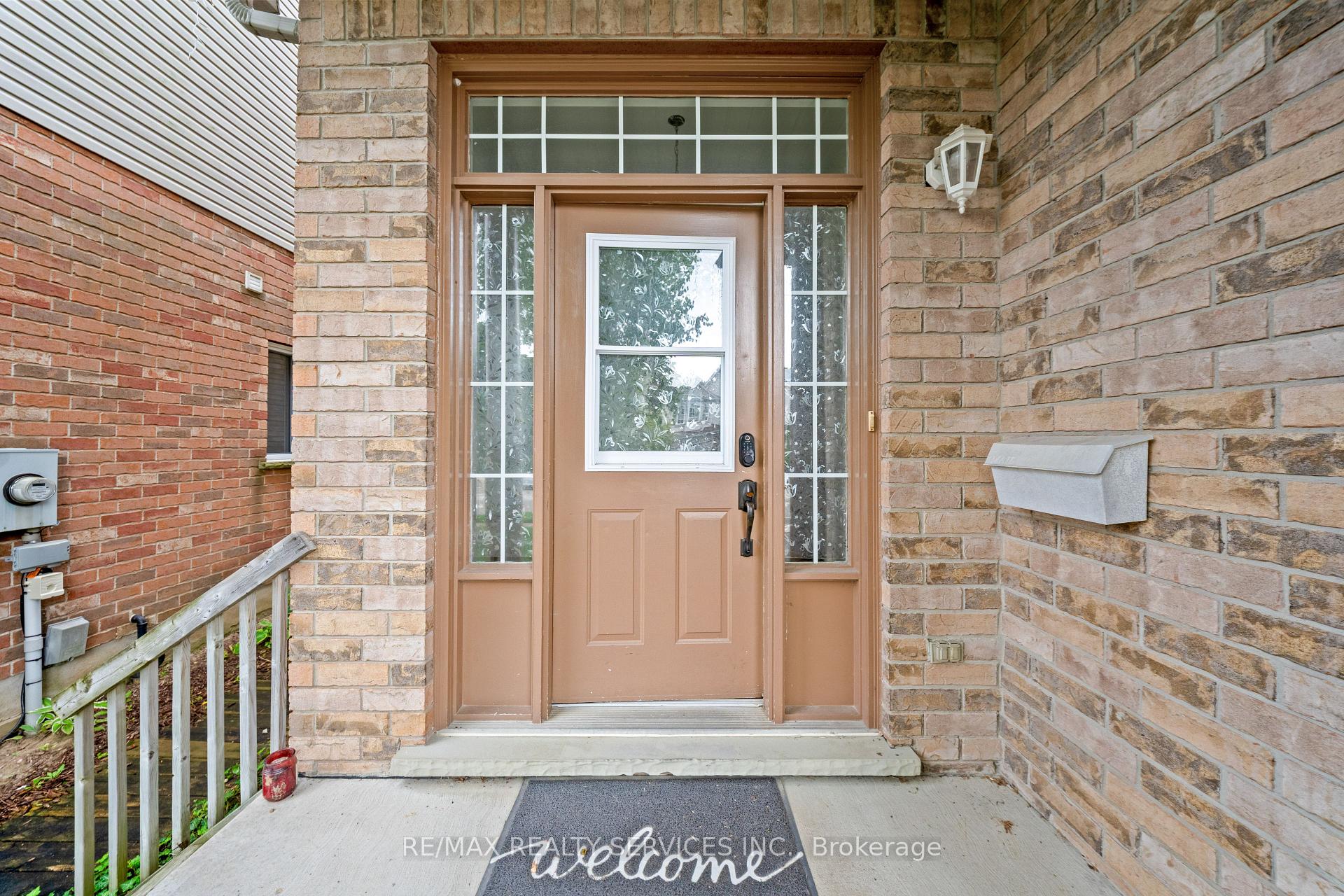Photo 2 of 495 Brigantine Drive, Waterloo, Colonial Acres — HOMEH