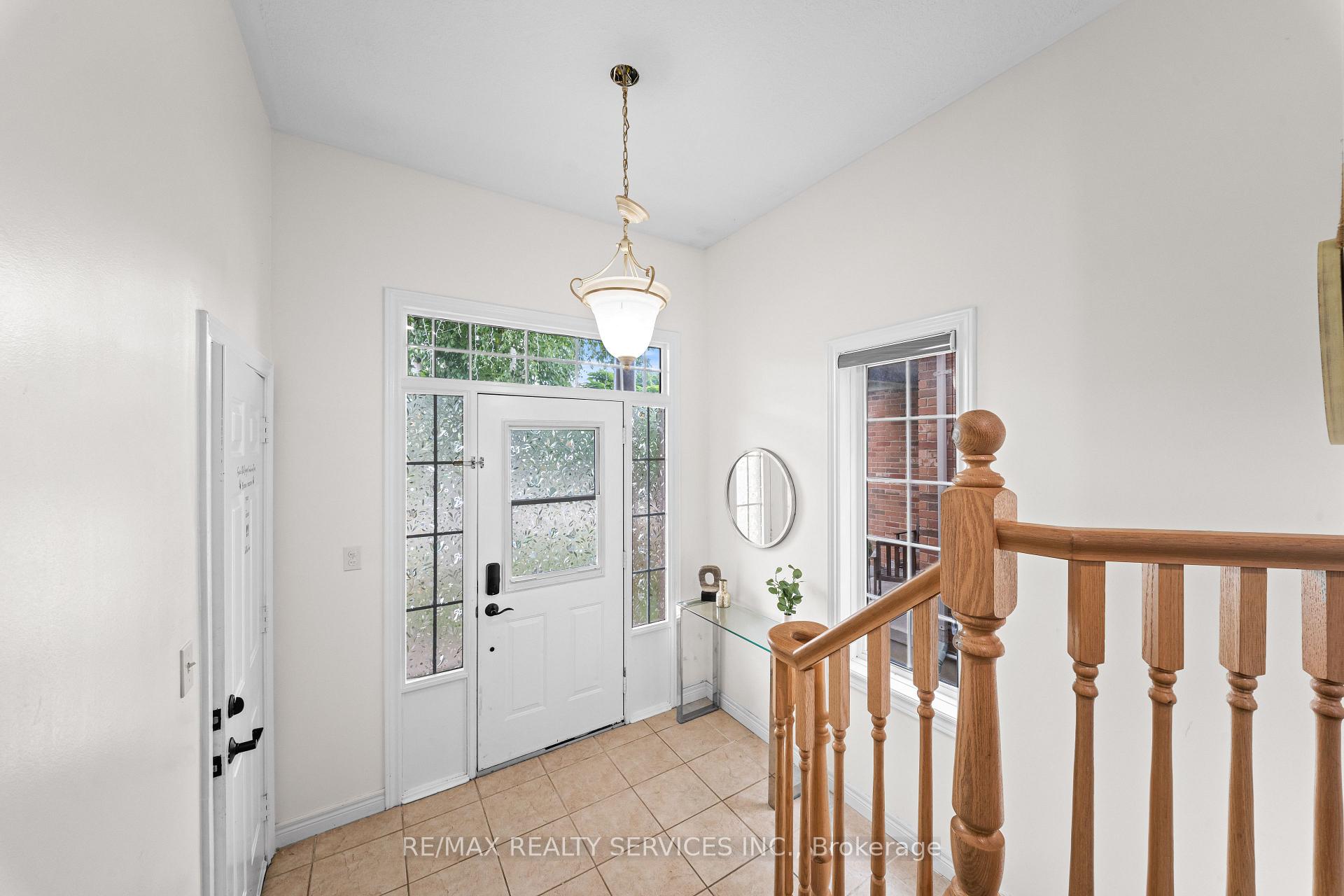 Photo 3 of 495 Brigantine Drive, Waterloo, Colonial Acres — HOMEH
