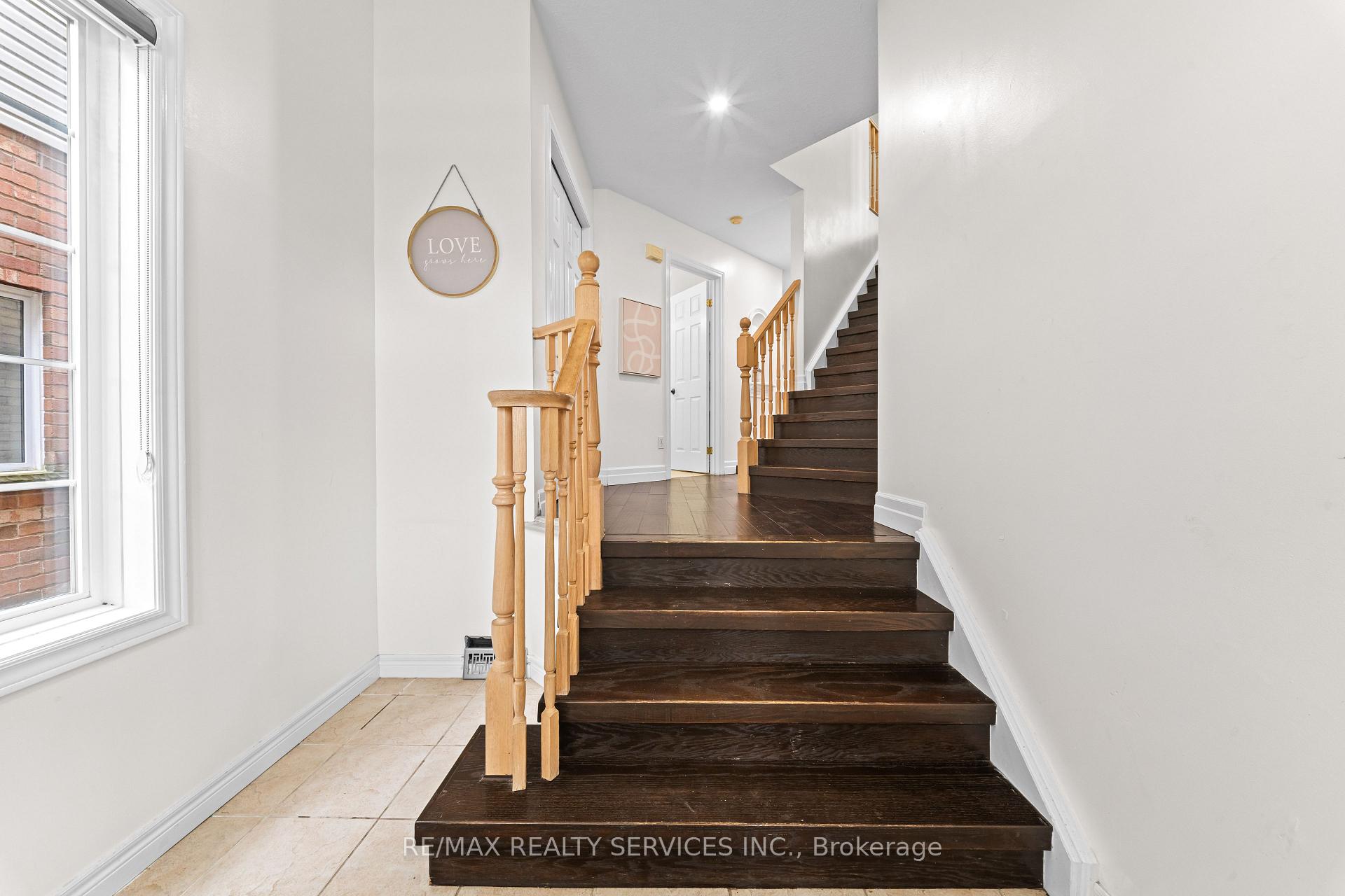 Photo 4 of 495 Brigantine Drive, Waterloo, Colonial Acres — HOMEH