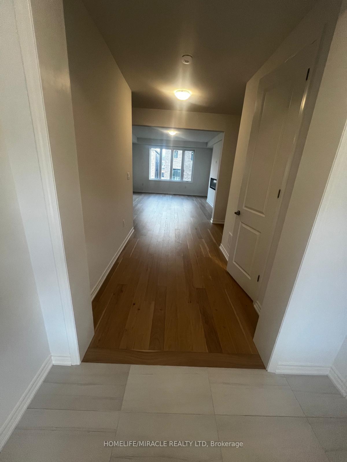 Photo 2 of 49 Gretzky Avenue, Barrie, Painswick South — HOMEH