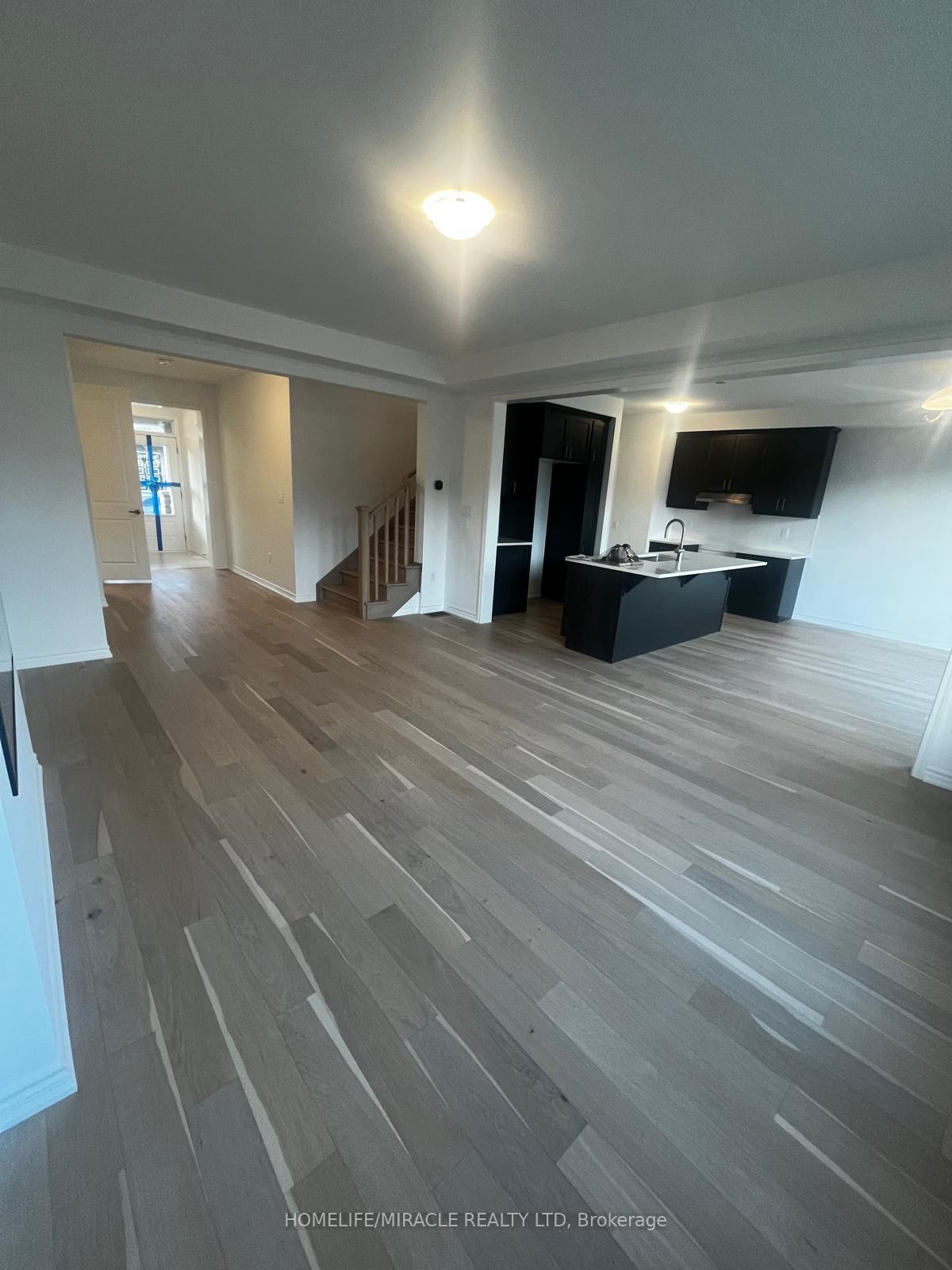 Photo 3 of 49 Gretzky Avenue, Barrie, Painswick South — HOMEH