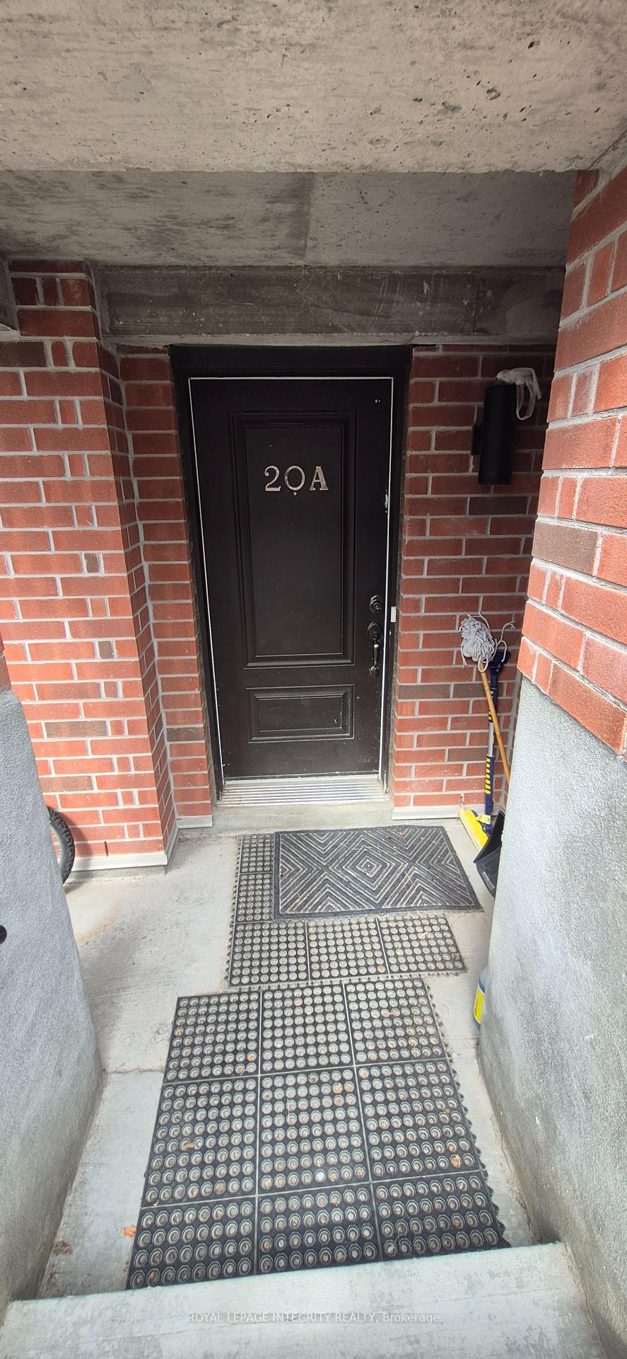 Photo 2 of Unit A, 20 Jaguar Private, Ottawa, Kanata - Emerald Meadows/Trailwest — HOMEH