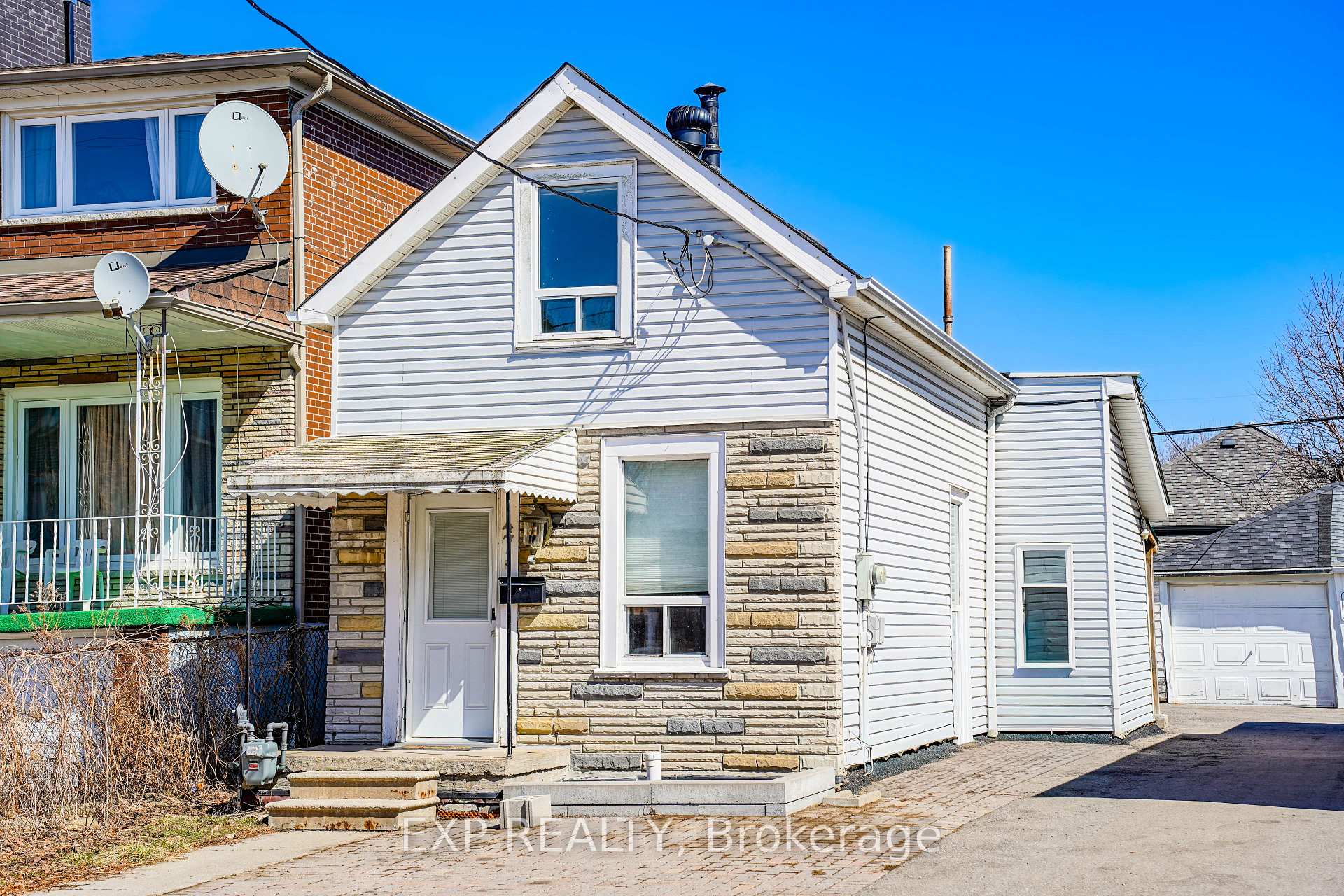 Photo 2 of Unit Upper, 47 Greendale Avenue, Toronto, Rockcliffe-Smythe — HOMEH