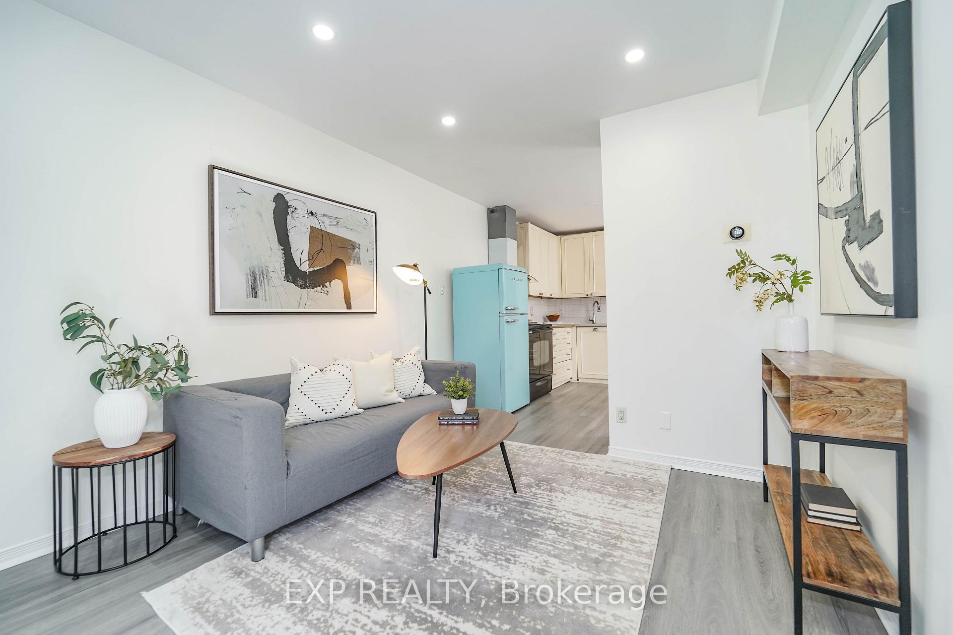 Photo 4 of Unit Upper, 47 Greendale Avenue, Toronto, Rockcliffe-Smythe — HOMEH