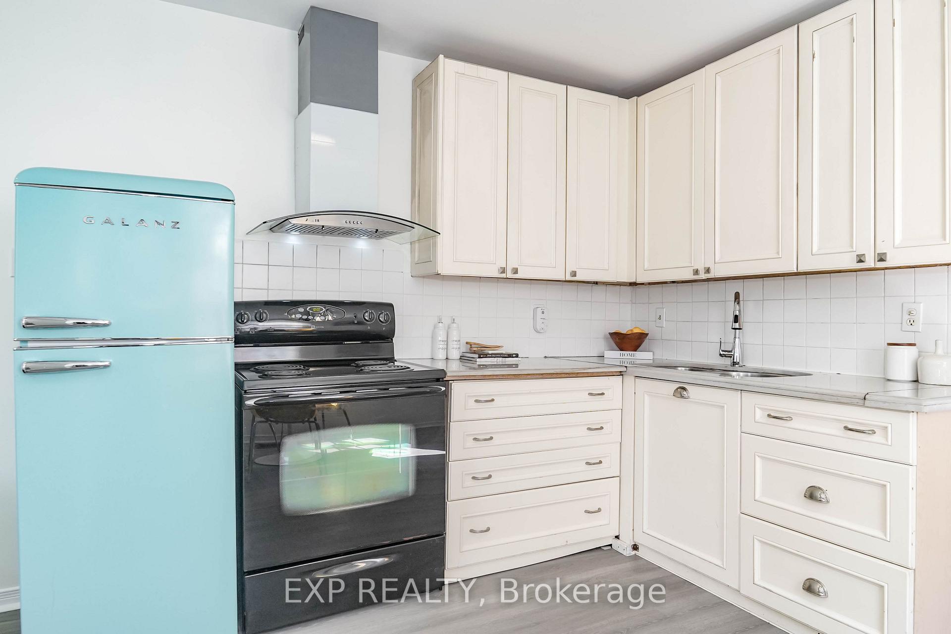 Photo 6 of Unit Upper, 47 Greendale Avenue, Toronto, Rockcliffe-Smythe — HOMEH