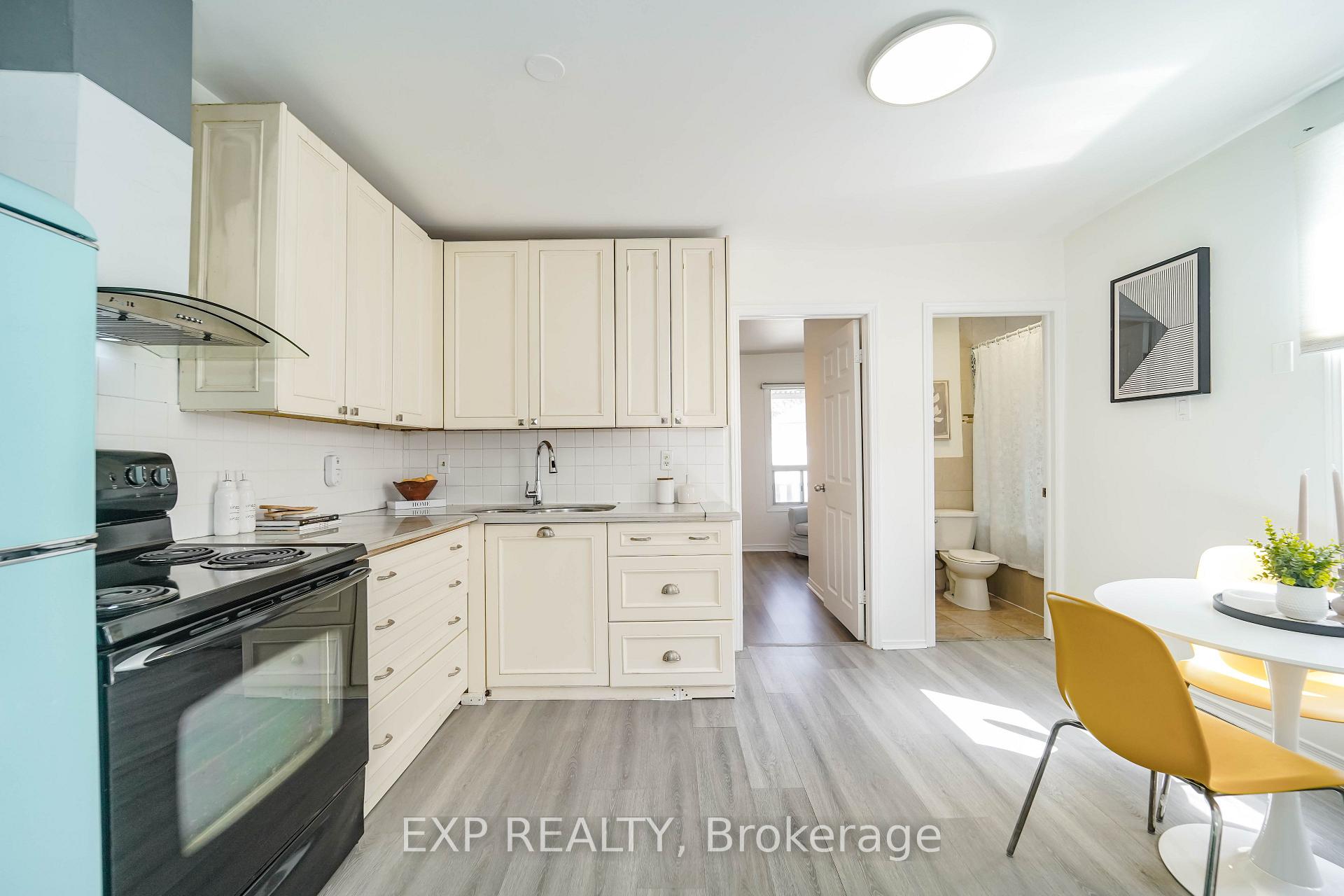 Photo 7 of Unit Upper, 47 Greendale Avenue, Toronto, Rockcliffe-Smythe — HOMEH