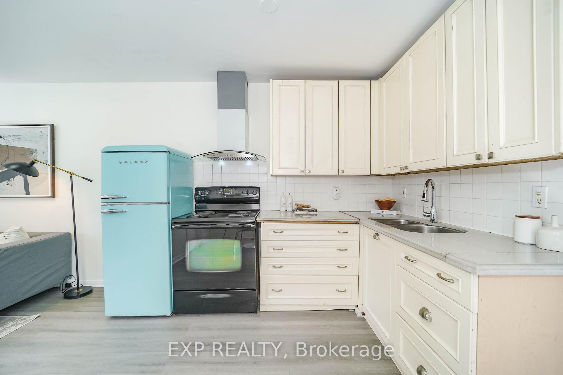 Photo 9 of Unit Upper, 47 Greendale Avenue, Toronto, Rockcliffe-Smythe — HOMEH