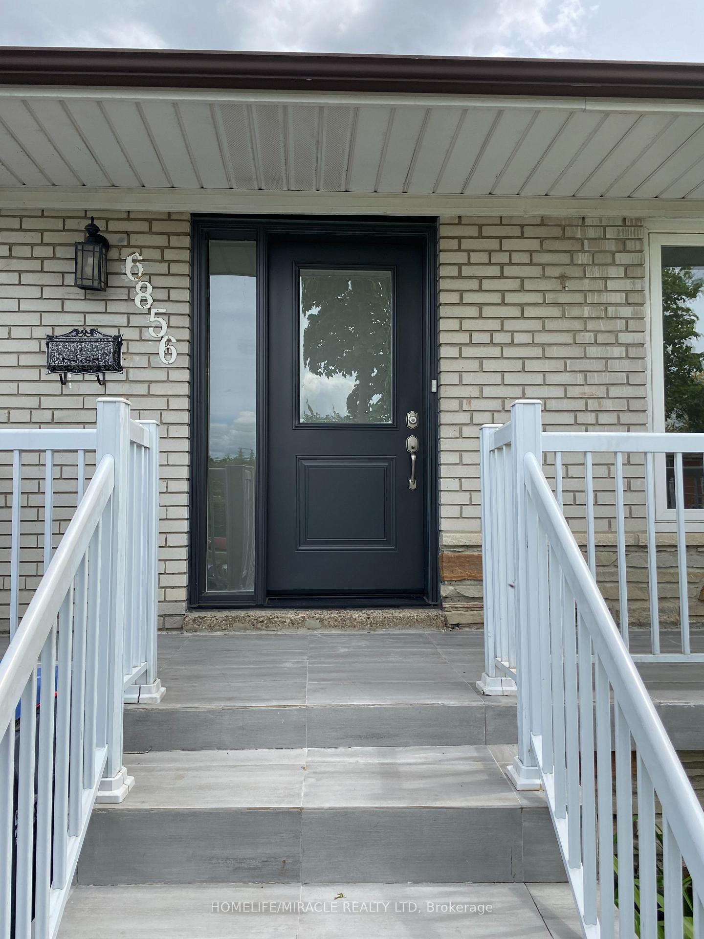 Photo 2 of 6856 Darcel Avenue, Mississauga, Malton — HOMEH