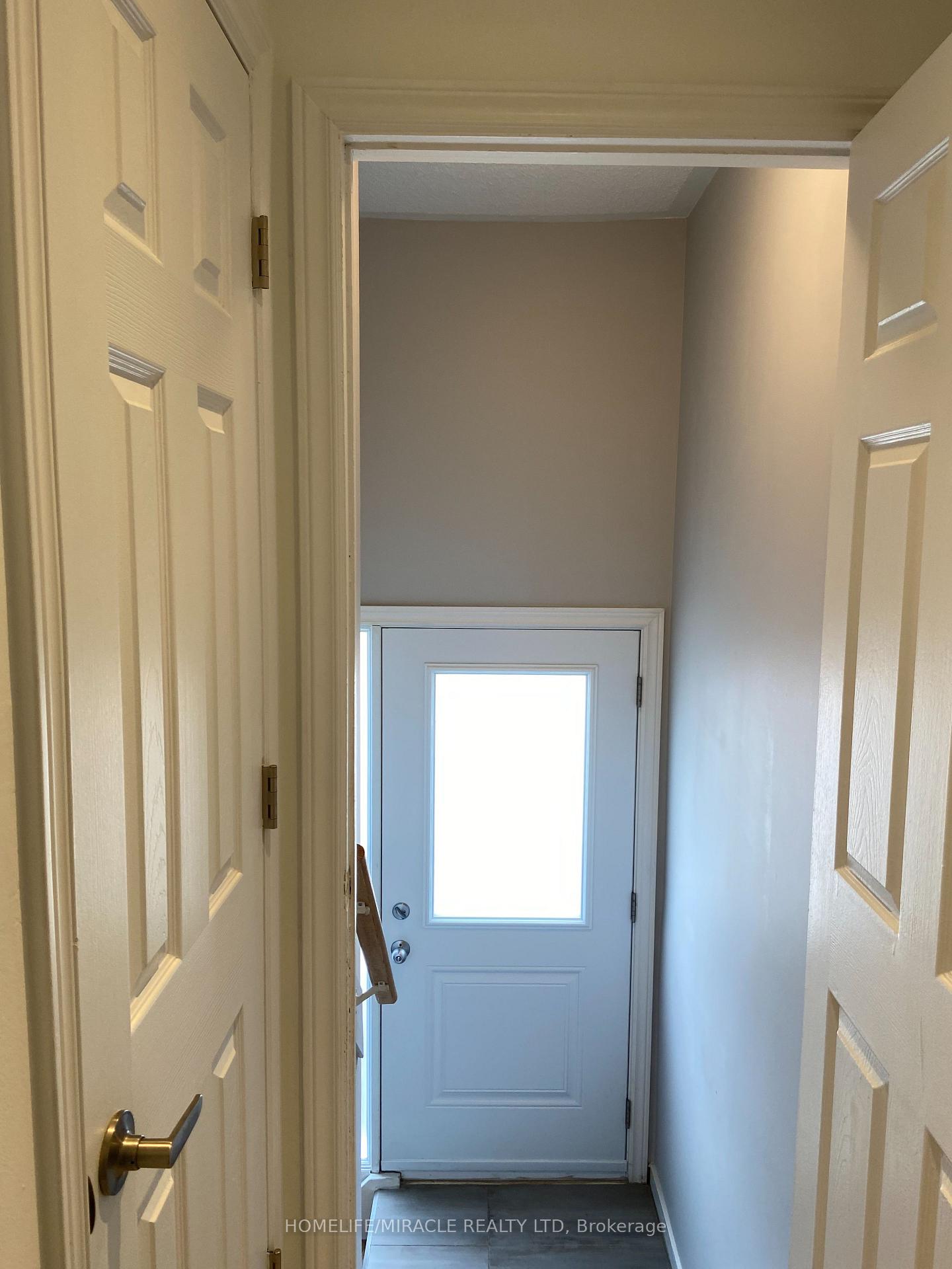 Photo 7 of 6856 Darcel Avenue, Mississauga, Malton — HOMEH