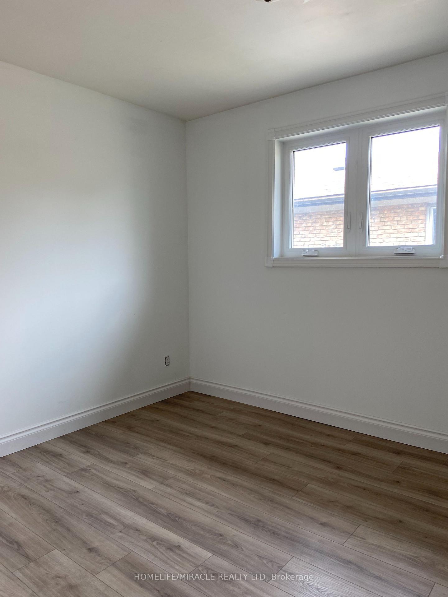 Photo 8 of 6856 Darcel Avenue, Mississauga, Malton — HOMEH