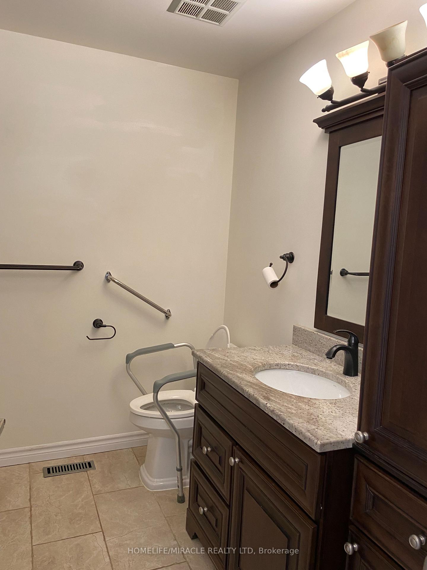 Photo 10 of 6856 Darcel Avenue, Mississauga, Malton — HOMEH