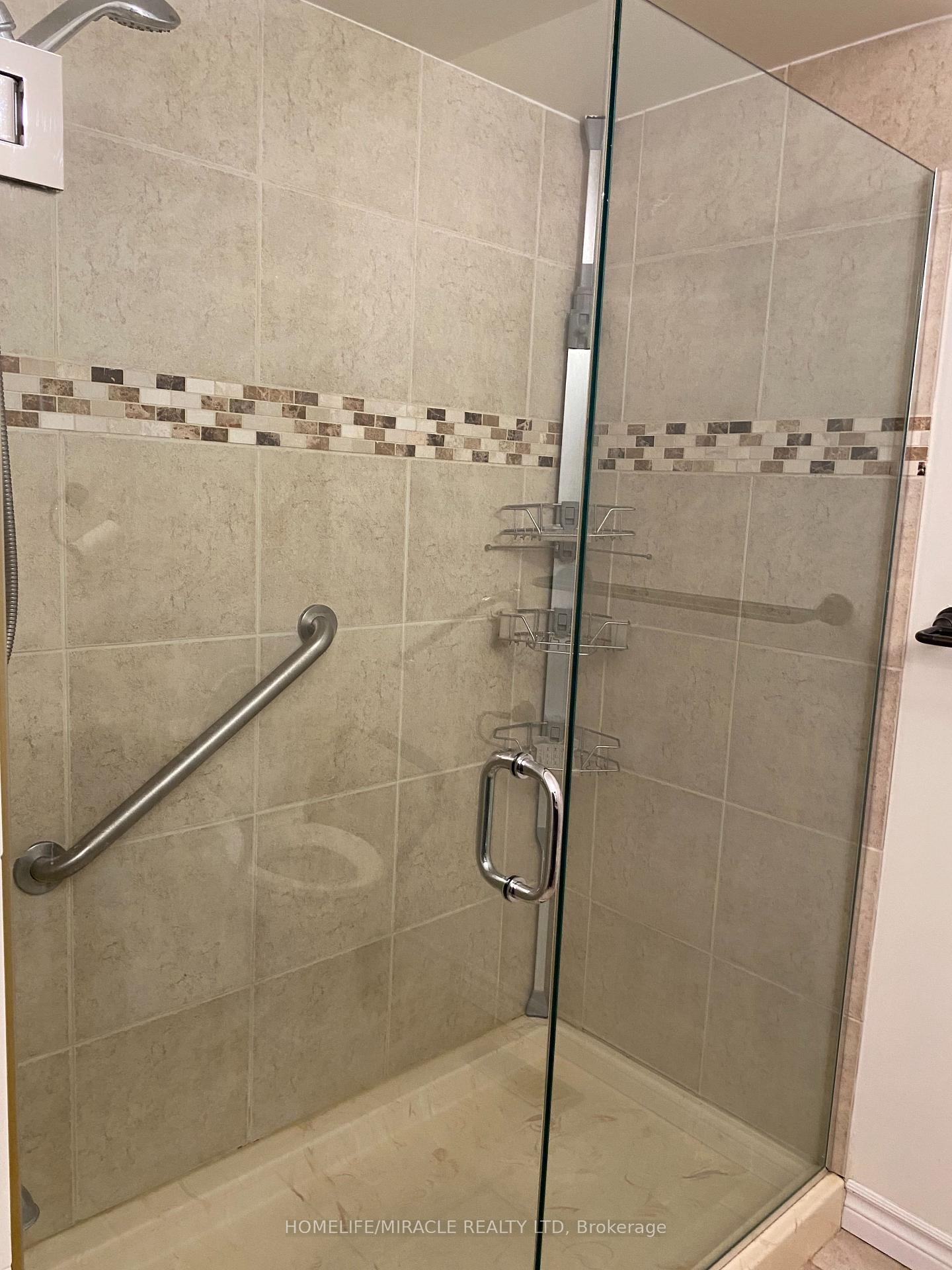 Photo 11 of 6856 Darcel Avenue, Mississauga, Malton — HOMEH