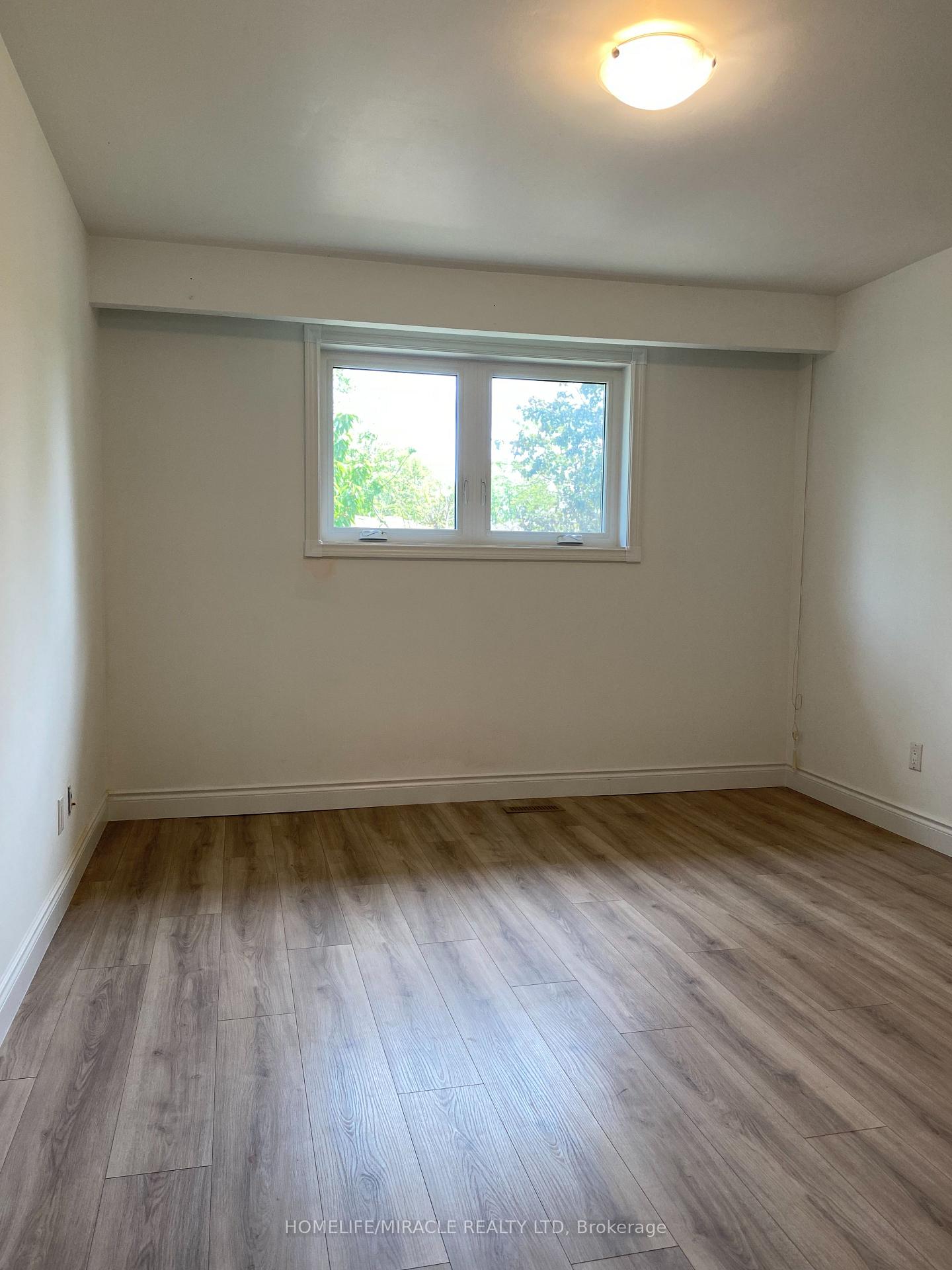 Photo 13 of 6856 Darcel Avenue, Mississauga, Malton — HOMEH