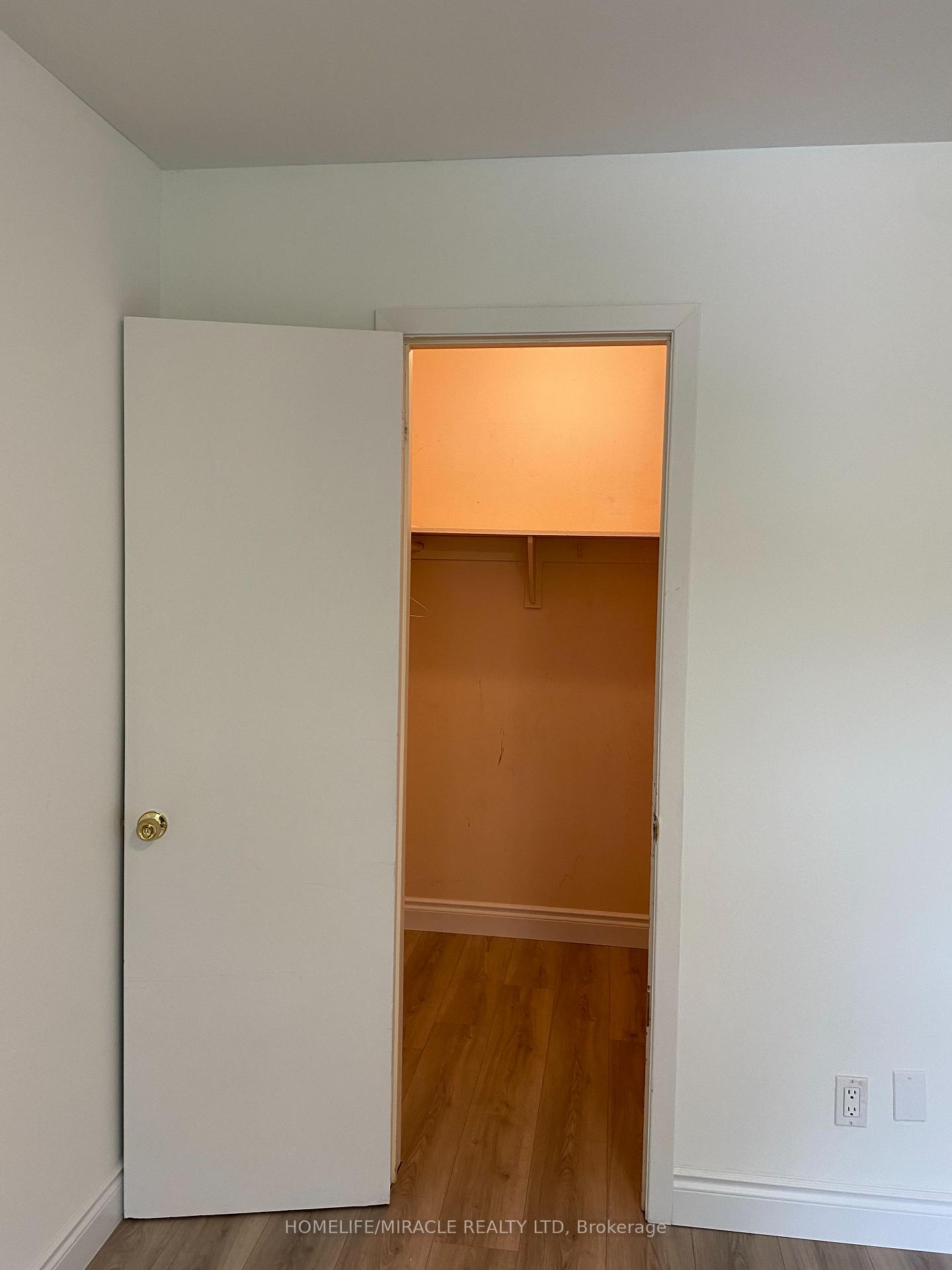 Photo 14 of 6856 Darcel Avenue, Mississauga, Malton — HOMEH
