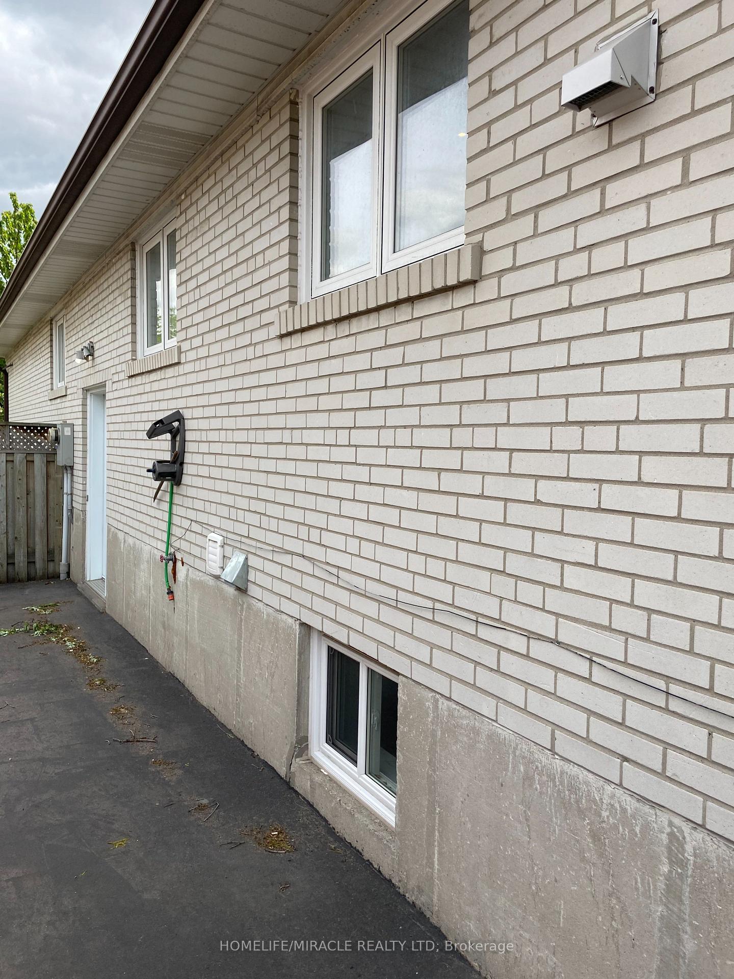 Photo 16 of 6856 Darcel Avenue, Mississauga, Malton — HOMEH