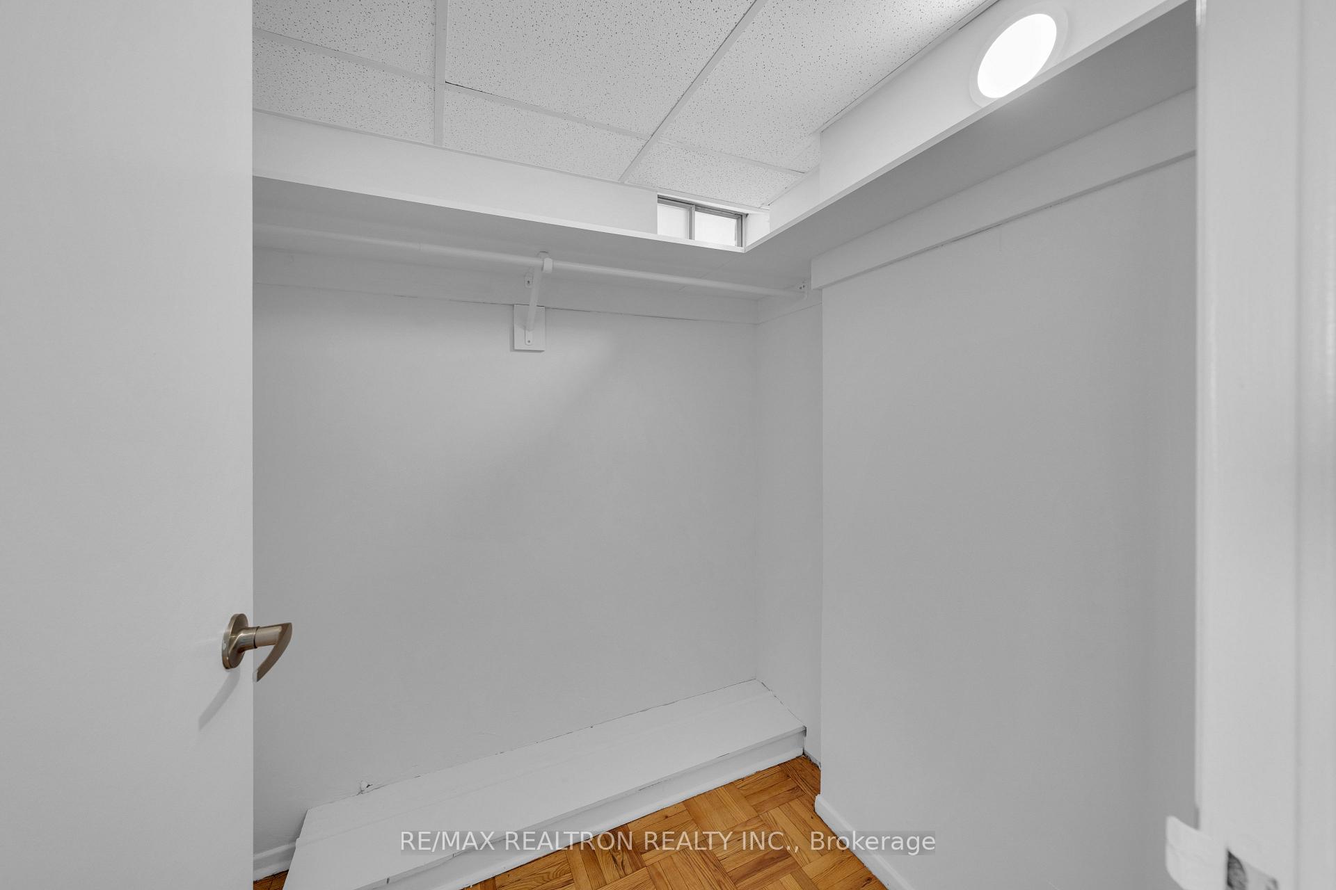 Photo 17 of Unit 401, 9 Deer Park Crescent, Toronto, Yonge-St. Clair — HOMEH