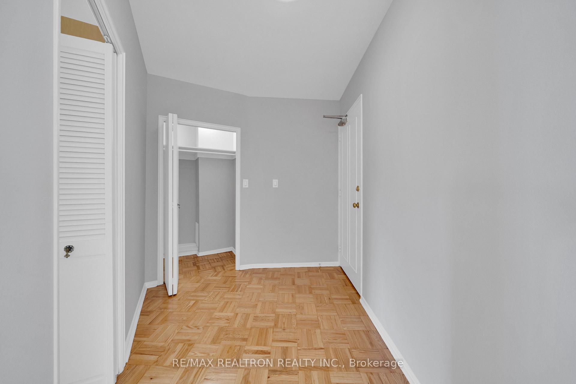 Photo 19 of Unit 401, 9 Deer Park Crescent, Toronto, Yonge-St. Clair — HOMEH