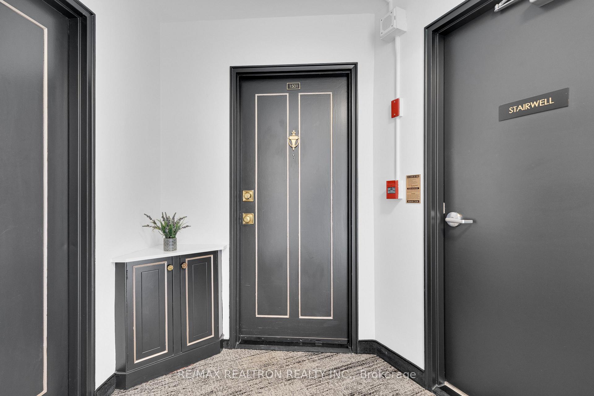 Photo 21 of Unit 401, 9 Deer Park Crescent, Toronto, Yonge-St. Clair — HOMEH