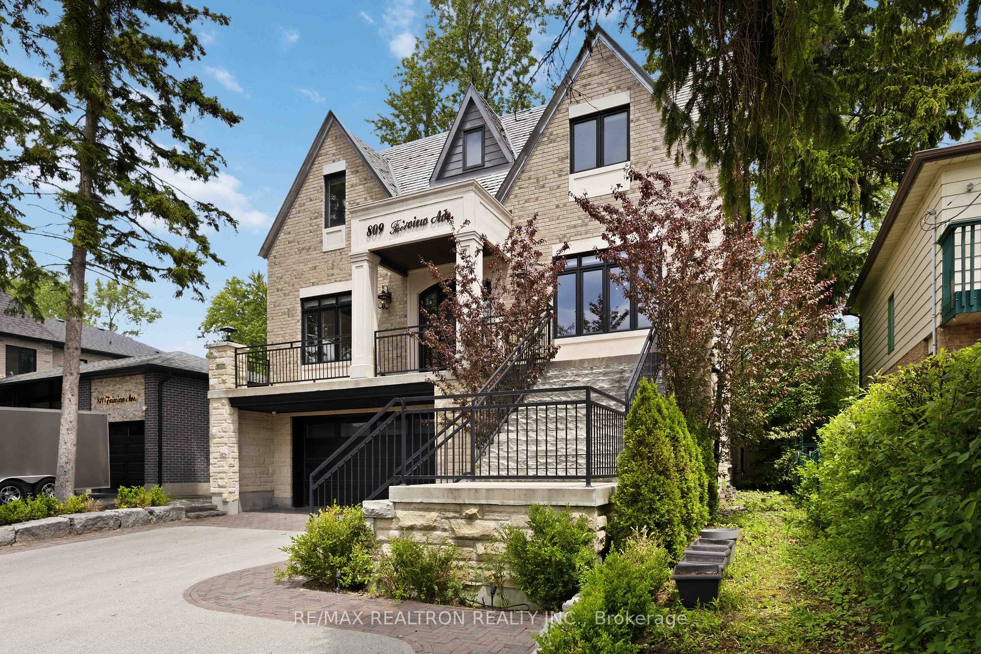 Photo 2 of 809 Fairview Avenue, Pickering, Bay Ridges — HOMEH