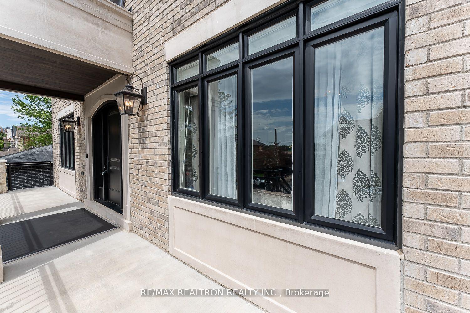 Photo 4 of 809 Fairview Avenue, Pickering, Bay Ridges — HOMEH