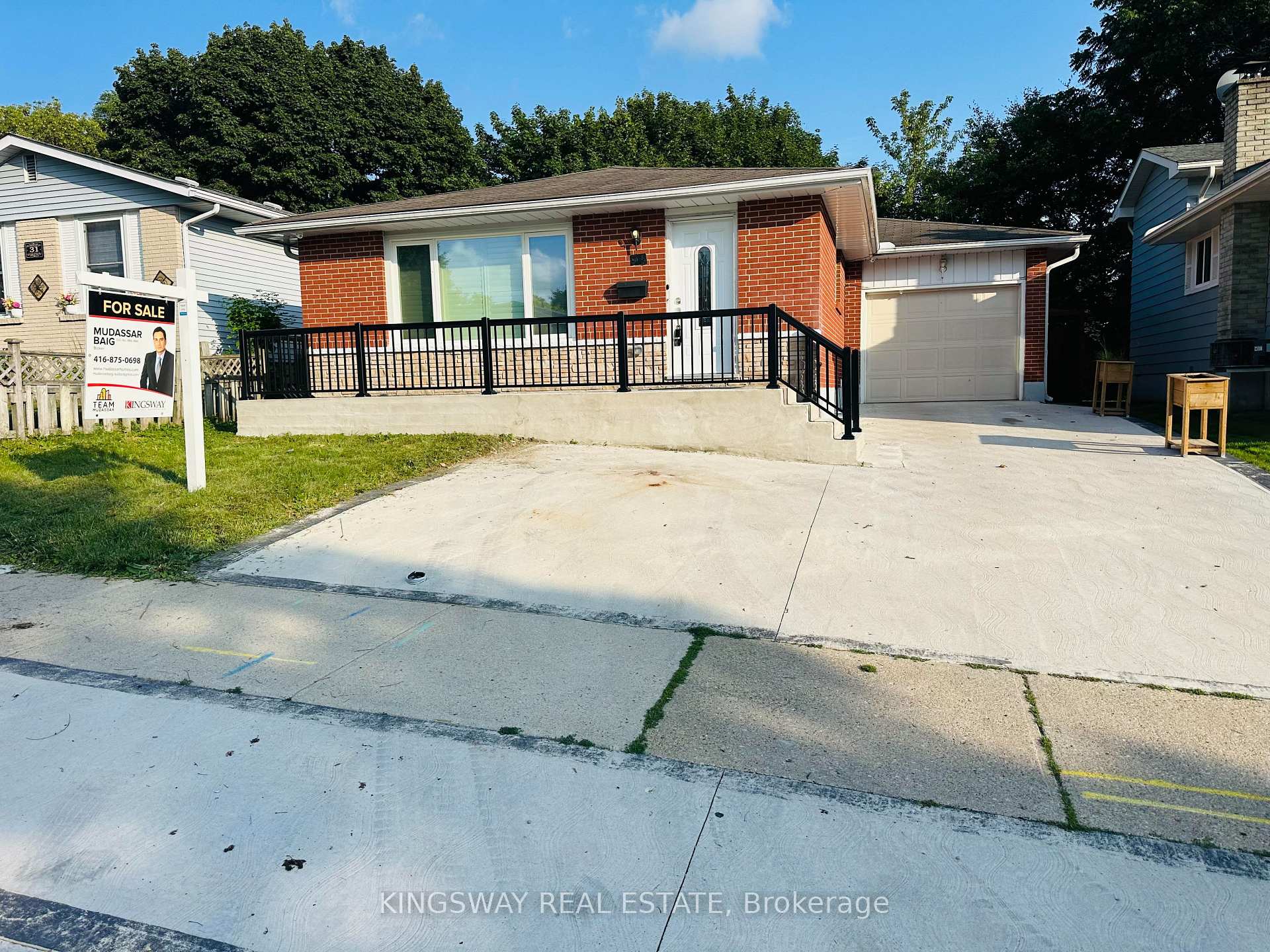 Photo 4 of 35 Silver Aspen Crescent, Kitchener, Forest Heights — HOMEH