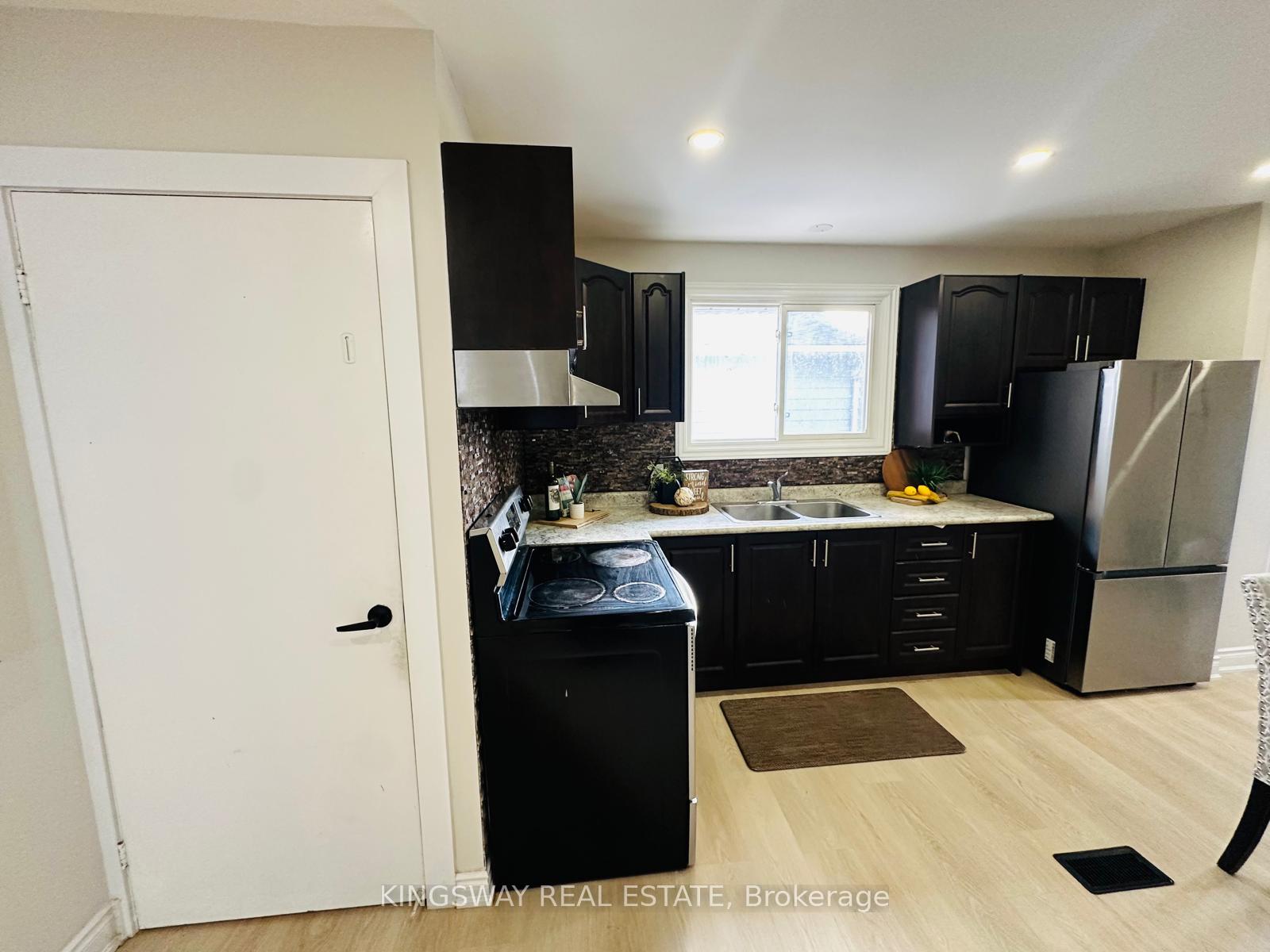 Photo 17 of 35 Silver Aspen Crescent, Kitchener, Forest Heights — HOMEH