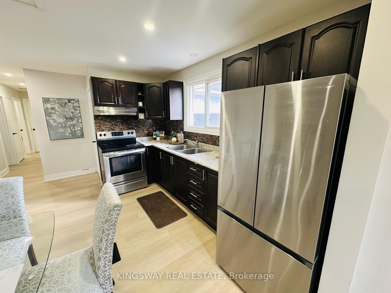 Photo 18 of 35 Silver Aspen Crescent, Kitchener, Forest Heights — HOMEH