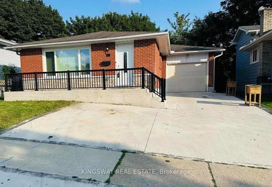 Photo 1 of 35 Silver Aspen Crescent, Kitchener, Forest Heights — HOMEH