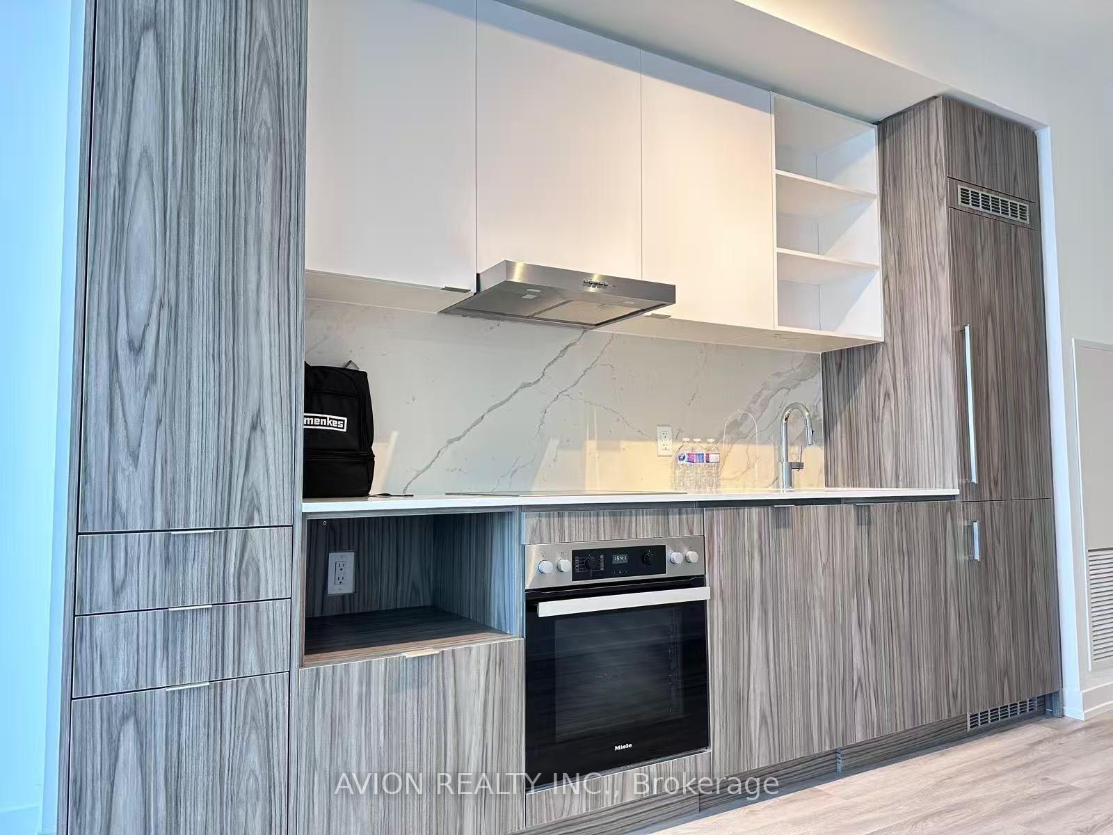 Photo 8 of Unit 5710, 55 Cooper Street, Toronto, Waterfront Communities — HOMEH