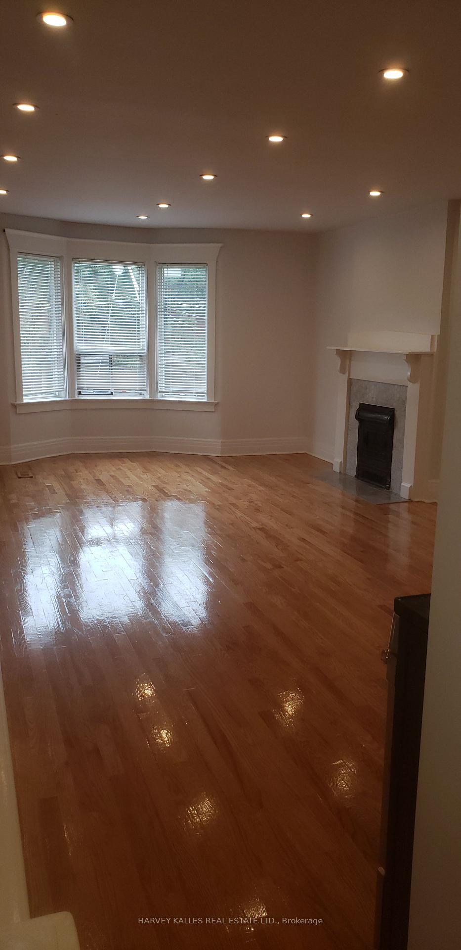 Photo 3 of Unit Upper, 226 Ashworth Avenue, Toronto, Wychwood — HOMEH