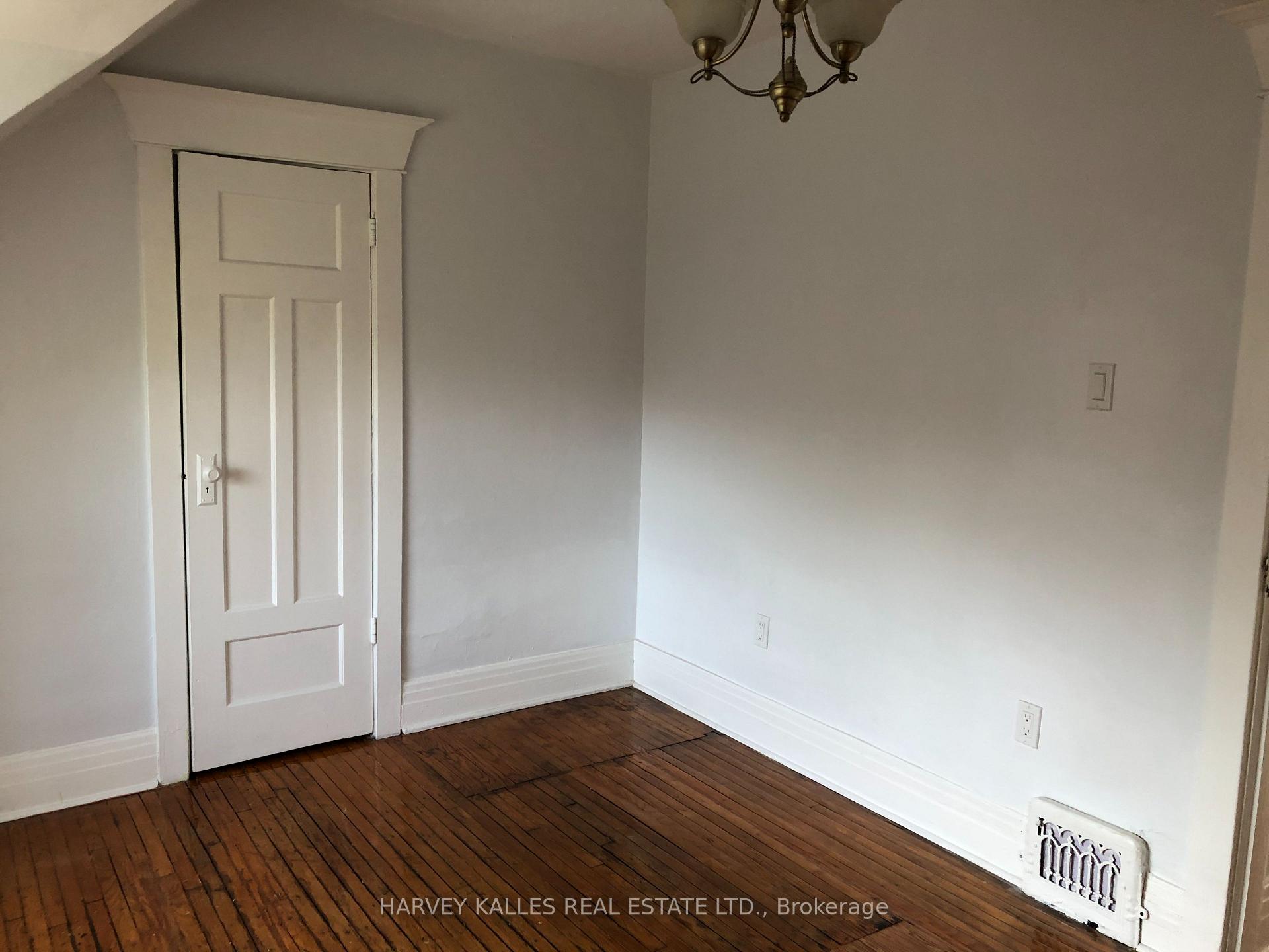 Photo 17 of Unit Upper, 226 Ashworth Avenue, Toronto, Wychwood — HOMEH