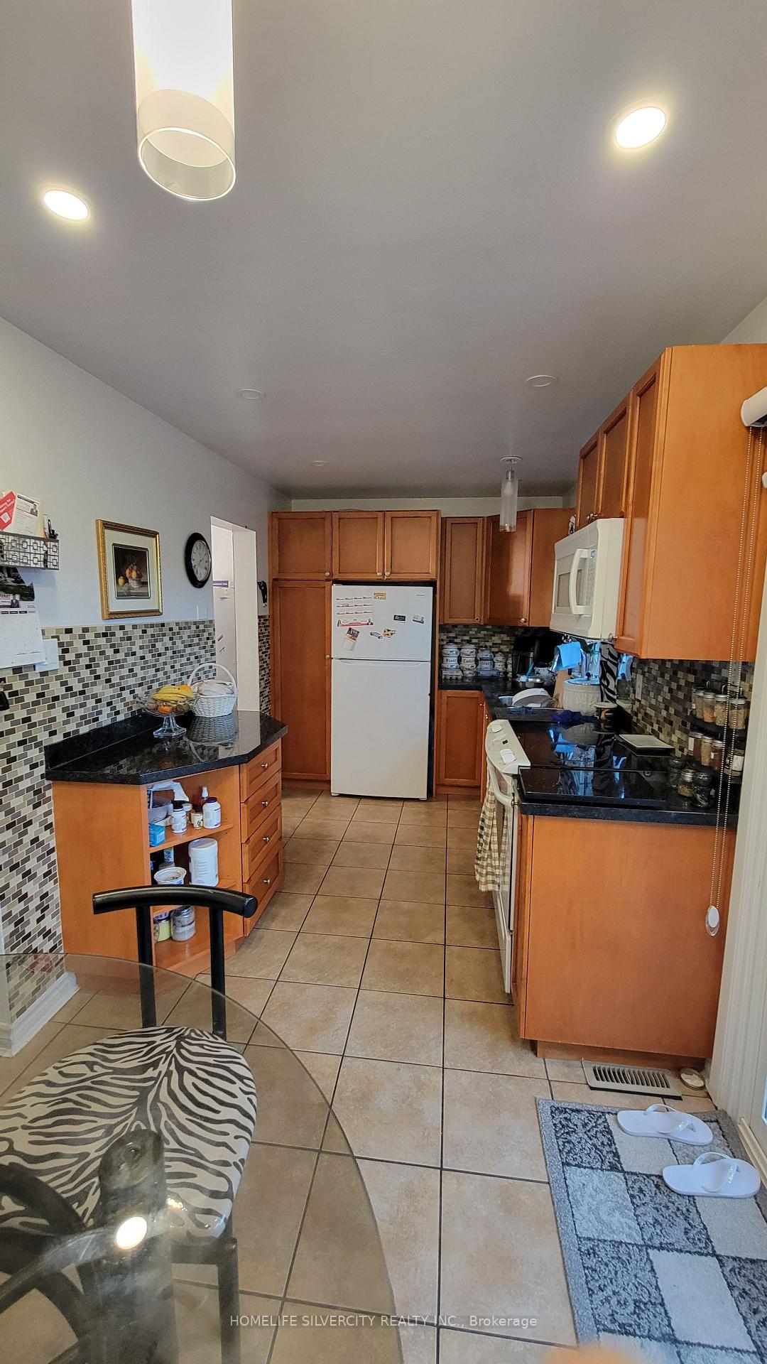 Photo 7 of Unit 36, 900 Central Park Drive, Brampton, Northgate — HOMEH