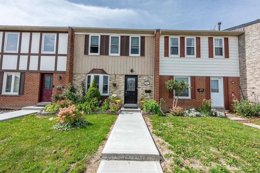 Photo 4 of Unit 36, 900 Central Park Drive, Brampton, Northgate — HOMEH