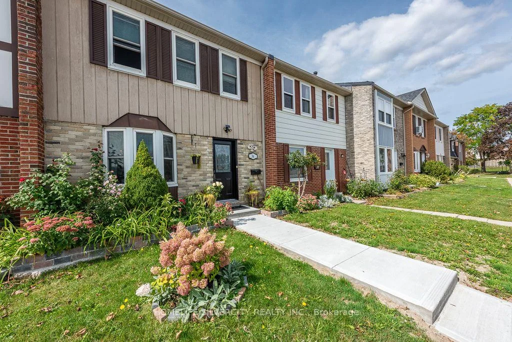 Photo 6 of Unit 36, 900 Central Park Drive, Brampton, Northgate — HOMEH