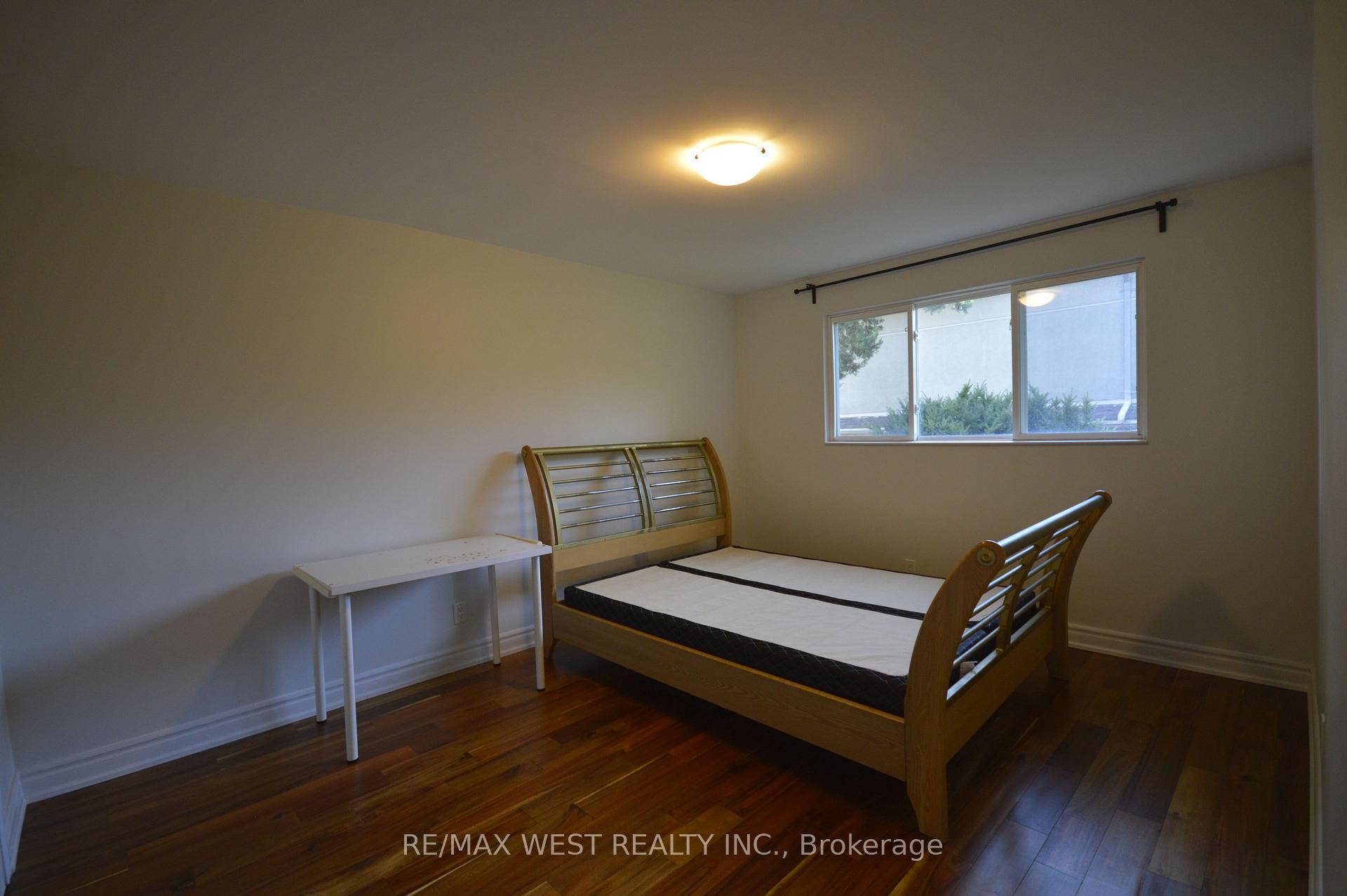 Photo 12 of 32 Axsmith Crescent, North York, Don Valley Village — HOMEH
