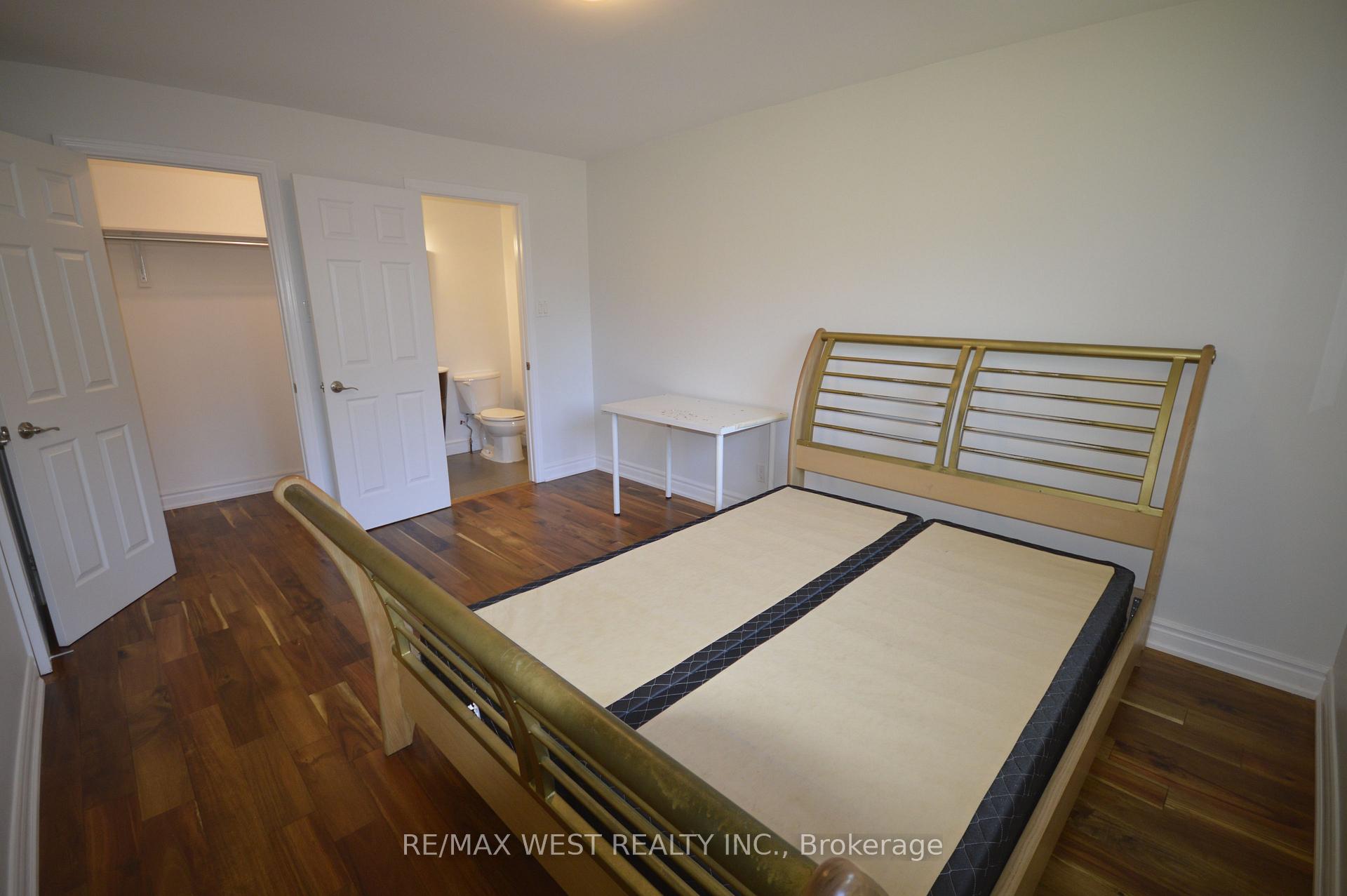 Photo 13 of 32 Axsmith Crescent, North York, Don Valley Village — HOMEH