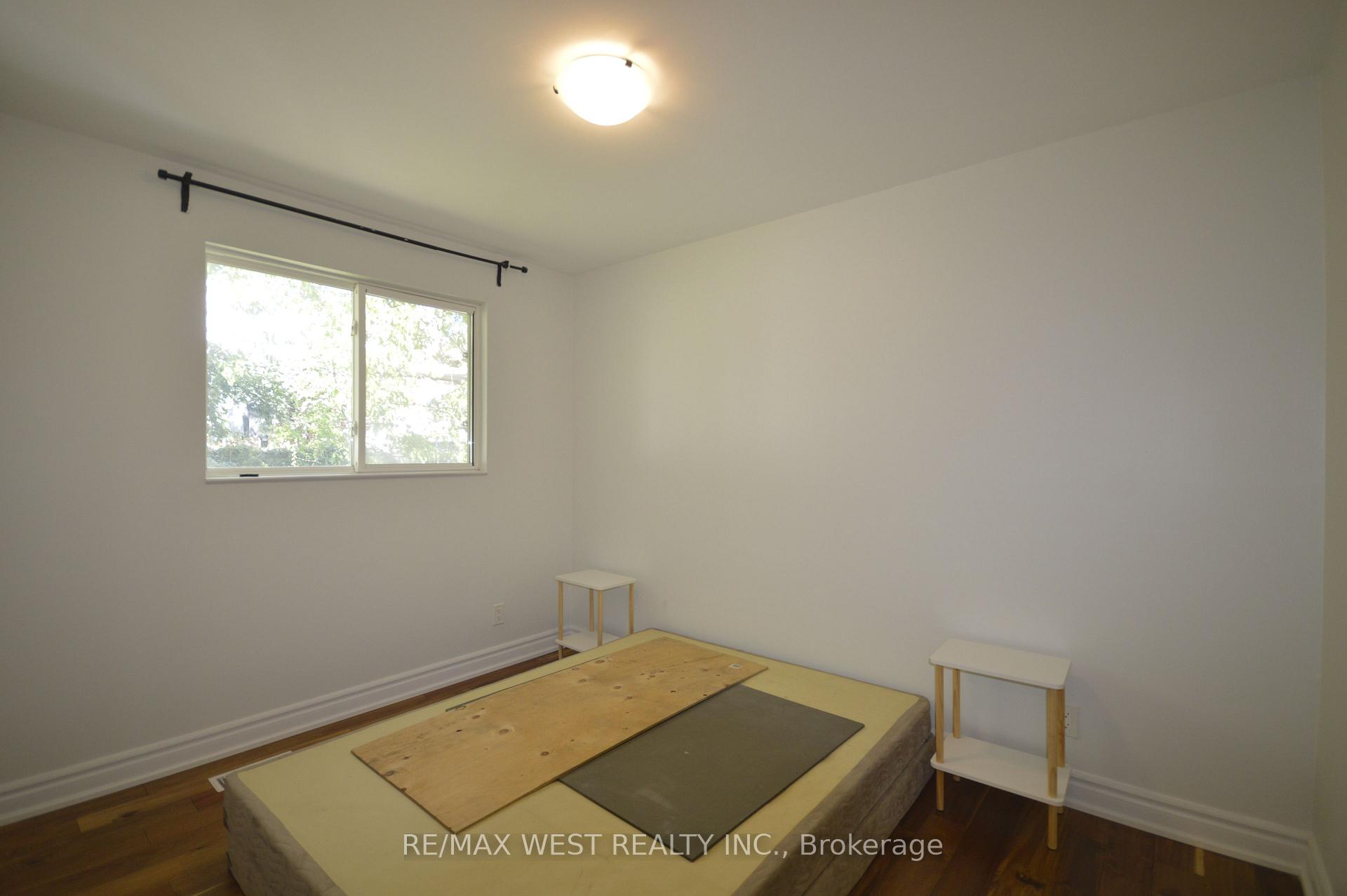Photo 18 of 32 Axsmith Crescent, North York, Don Valley Village — HOMEH