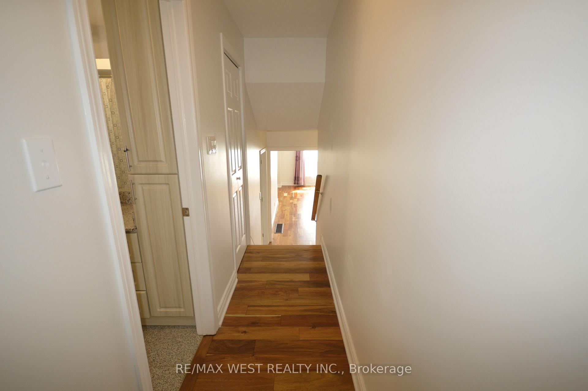 Photo 19 of 32 Axsmith Crescent, North York, Don Valley Village — HOMEH