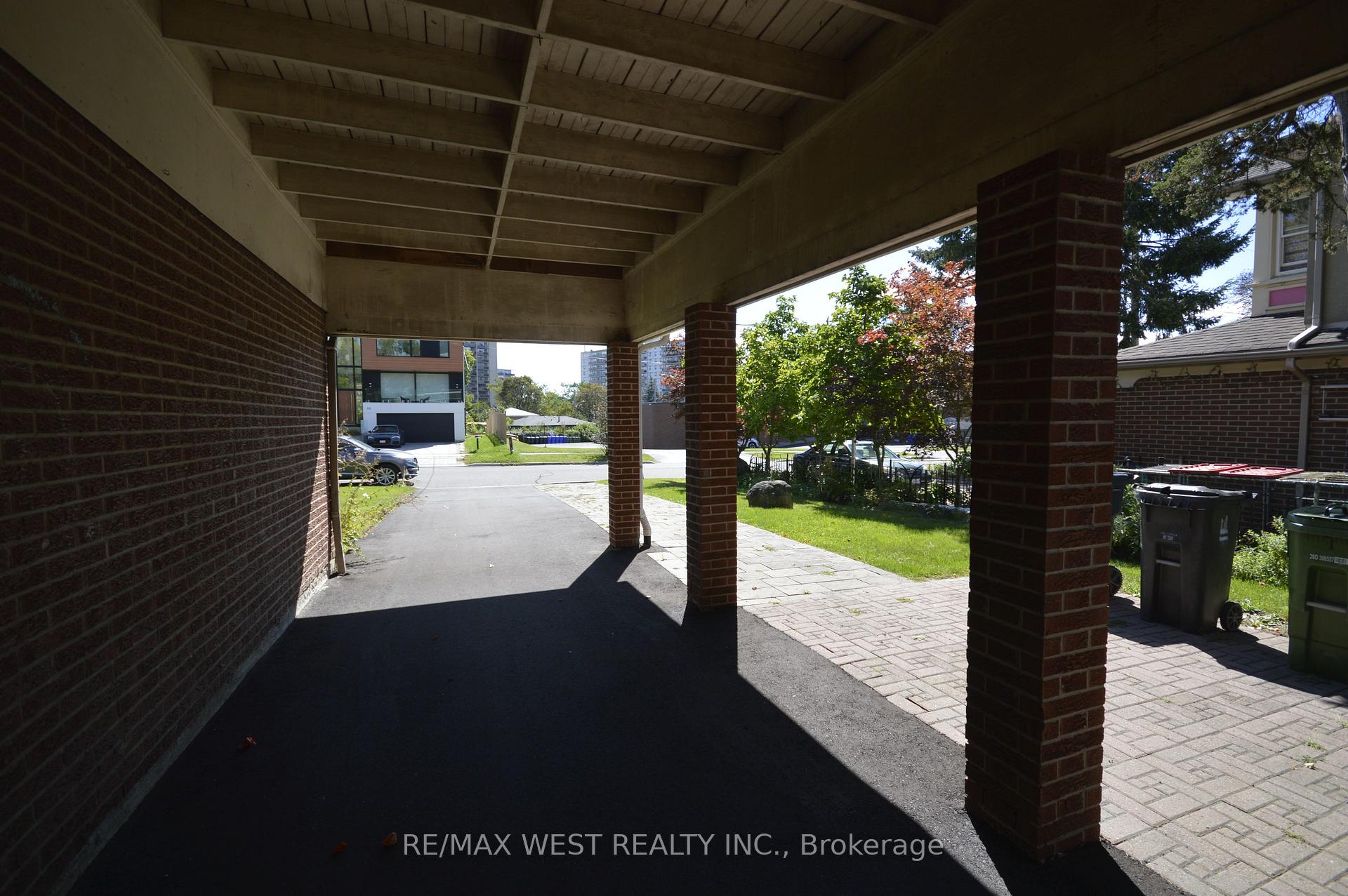 Photo 20 of 32 Axsmith Crescent, North York, Don Valley Village — HOMEH