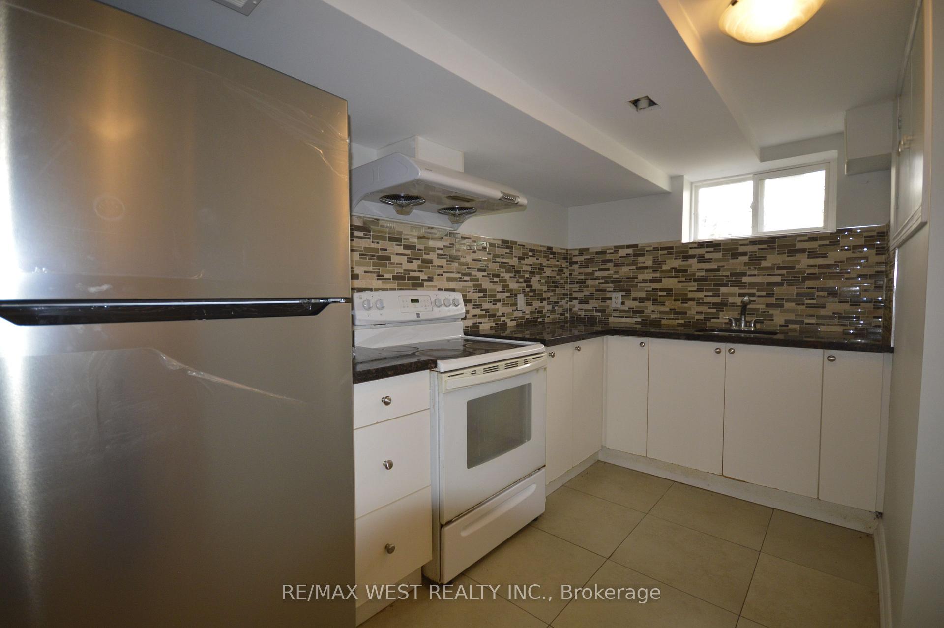 Photo 21 of 32 Axsmith Crescent, North York, Don Valley Village — HOMEH