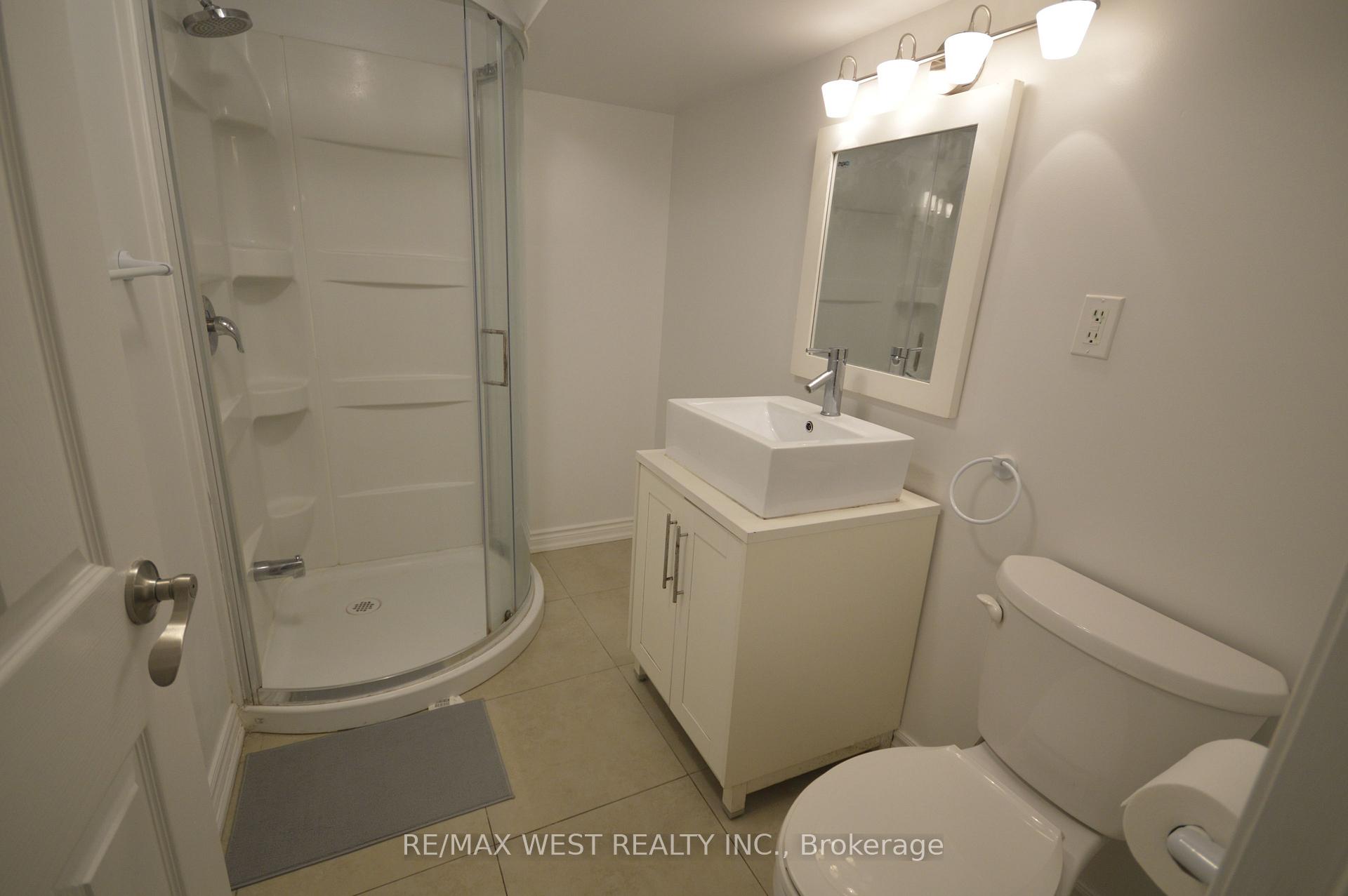 Photo 22 of 32 Axsmith Crescent, North York, Don Valley Village — HOMEH