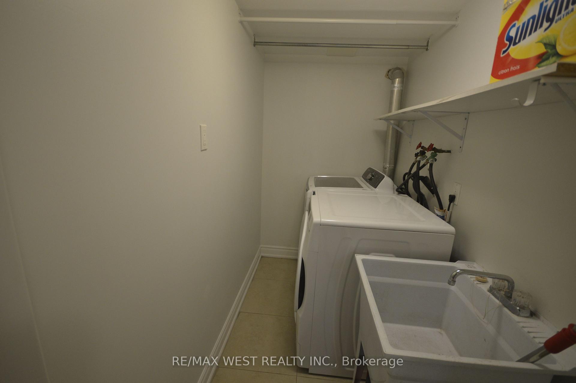 Photo 23 of 32 Axsmith Crescent, North York, Don Valley Village — HOMEH