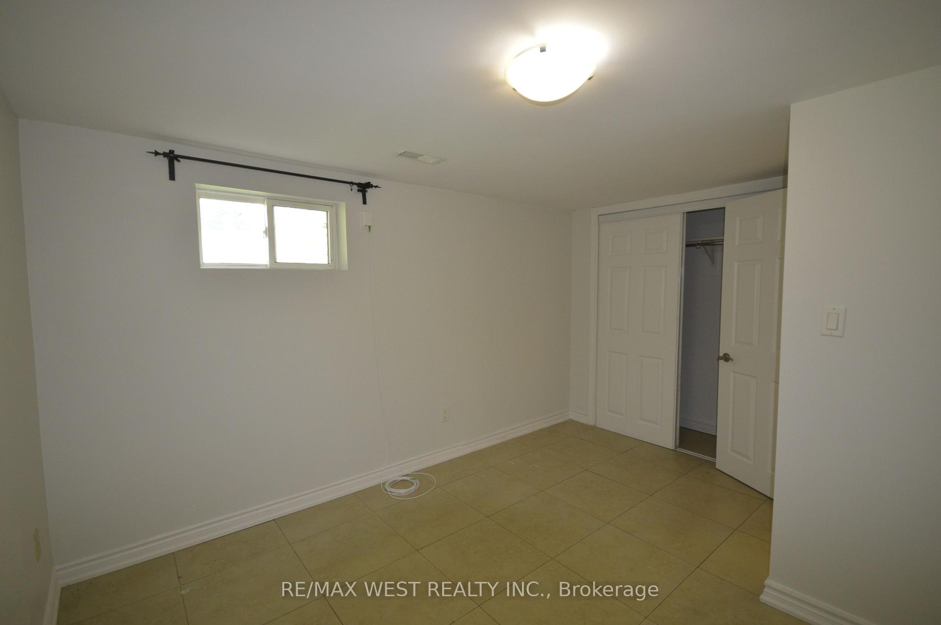 Photo 25 of 32 Axsmith Crescent, North York, Don Valley Village — HOMEH