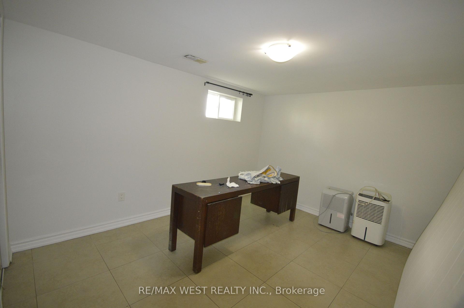 Photo 26 of 32 Axsmith Crescent, North York, Don Valley Village — HOMEH